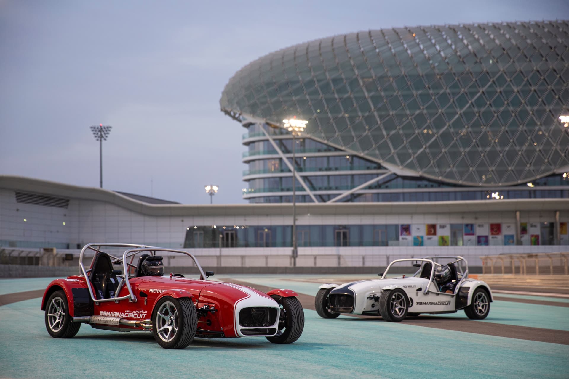 Yas Marina Circuit Caterham Seven 360 Driving Experience - სურათი 3