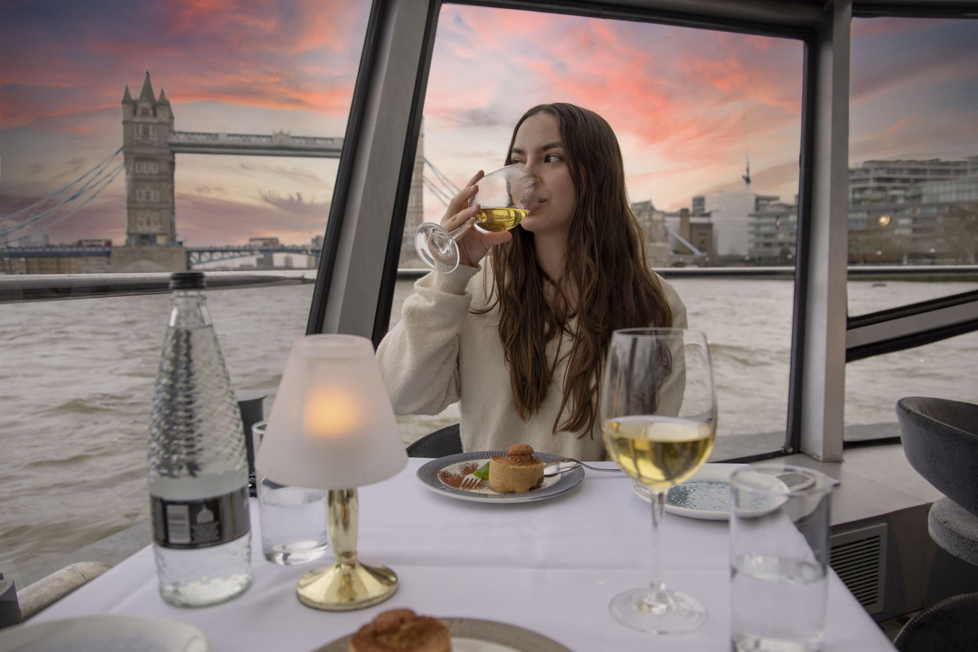 London Dinner Cruise on the River Thames by City Cruises - სურათი 2