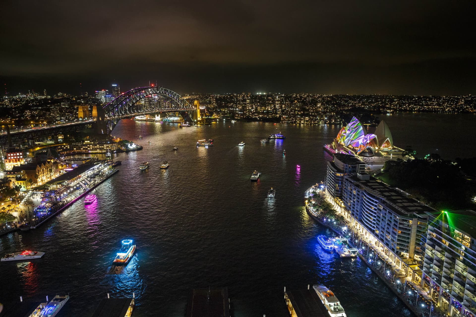 Vivid Festival of Light and Sound Cruise with Buffet Dinner aboard Sydney Princess Cruises - სურათი 12