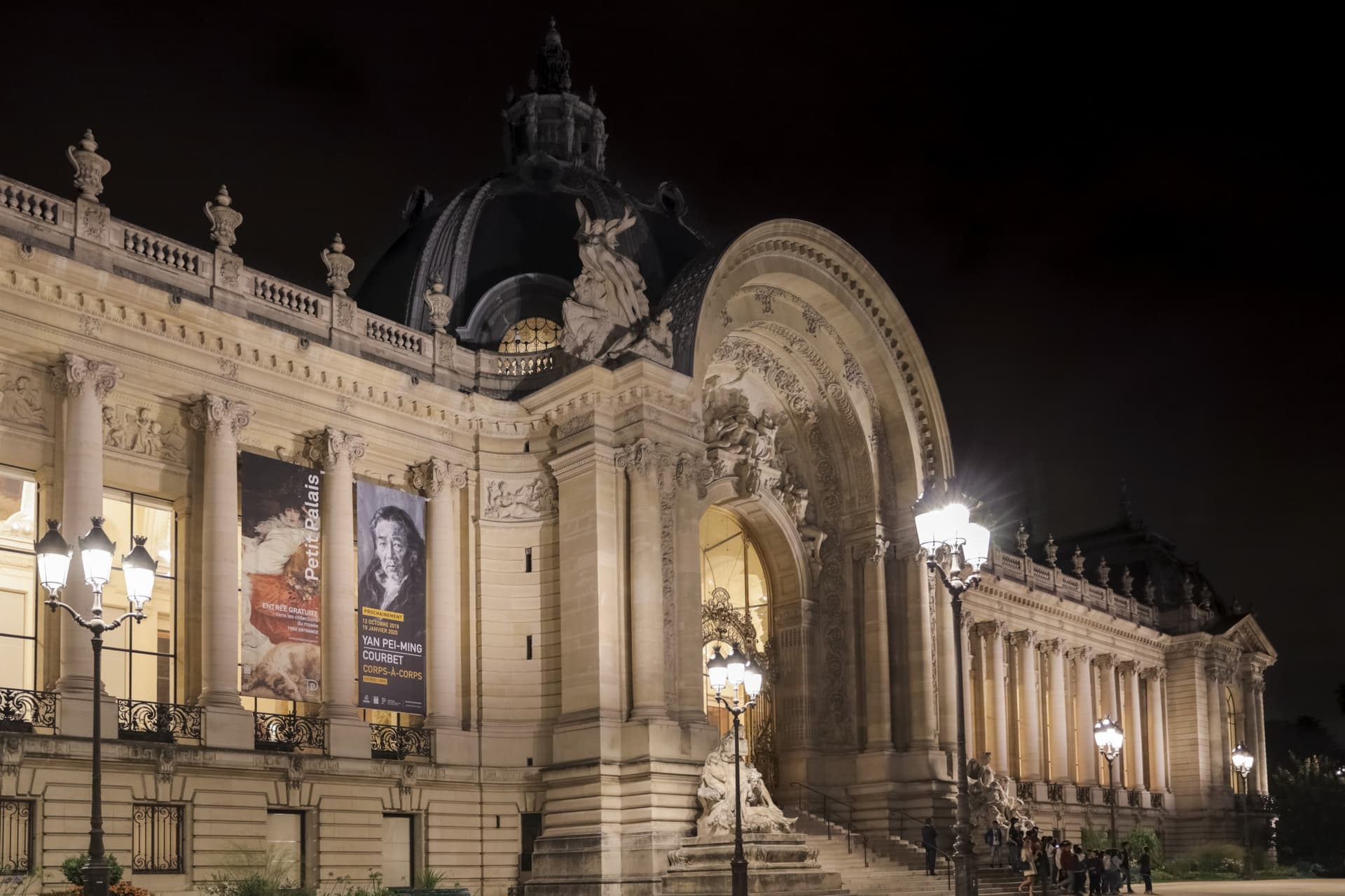 Moulin Rouge Cabaret Show and Paris Bus Tour - სურათი 10
