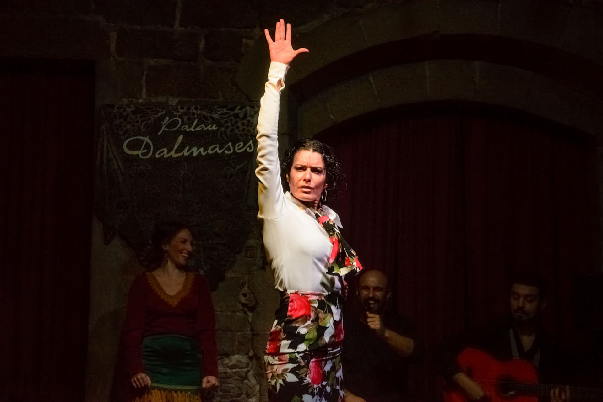 Barcelona Old Town Walking Tour with Flamenco Show and Tapas Dinner - სურათი 4