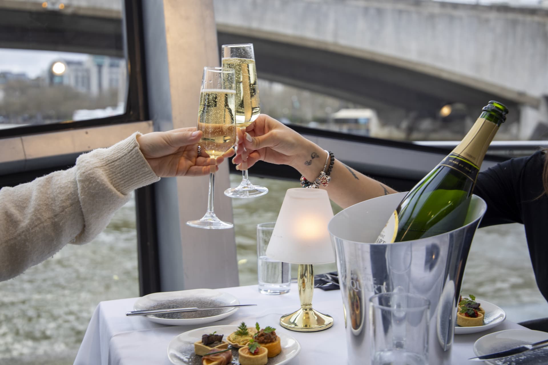 London Dinner Cruise on the River Thames by City Cruises - სურათი 11