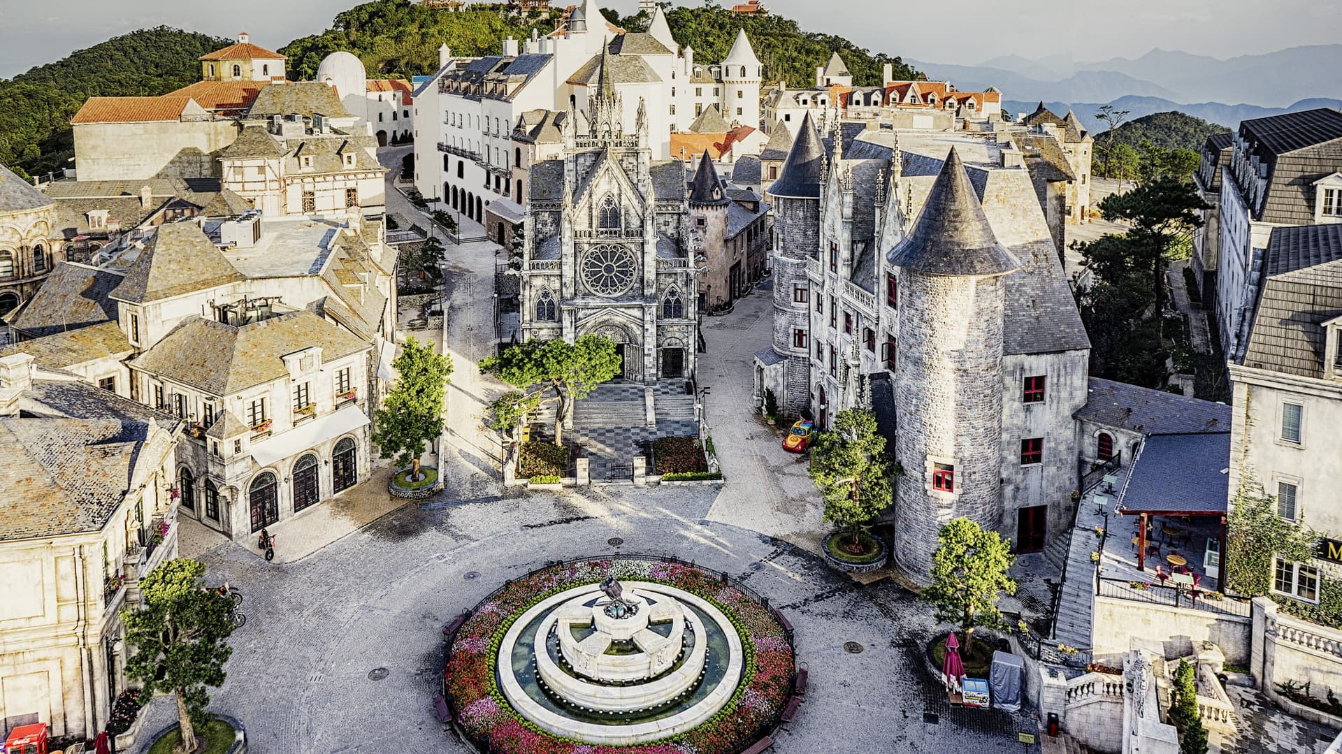 Ba Na Hills and Golden Bridge Full-Day Tour from Da Nang - სურათი 10