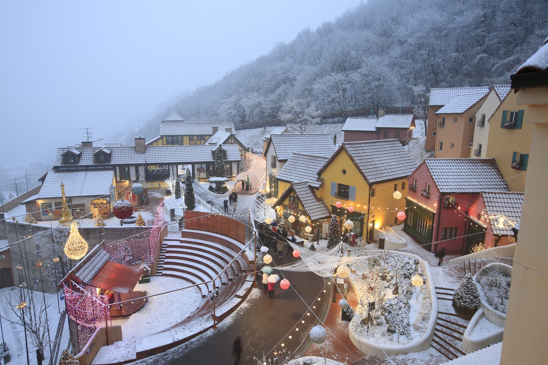 Nami Island, Petite France, Garden of Morning Calm, and Gangchon Rail Bike Tour from Seoul - სურათი 4