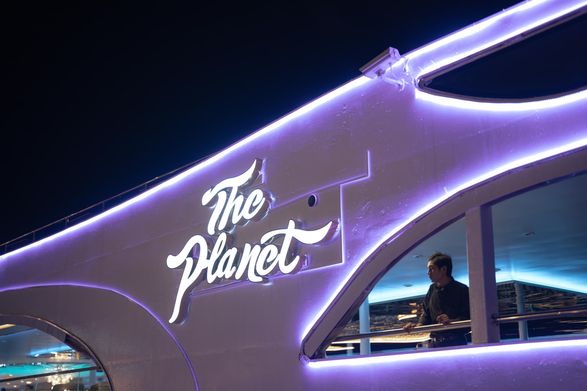 Chao Phraya River Dinner Cruise aboard The Planet Cruise - სურათი 12