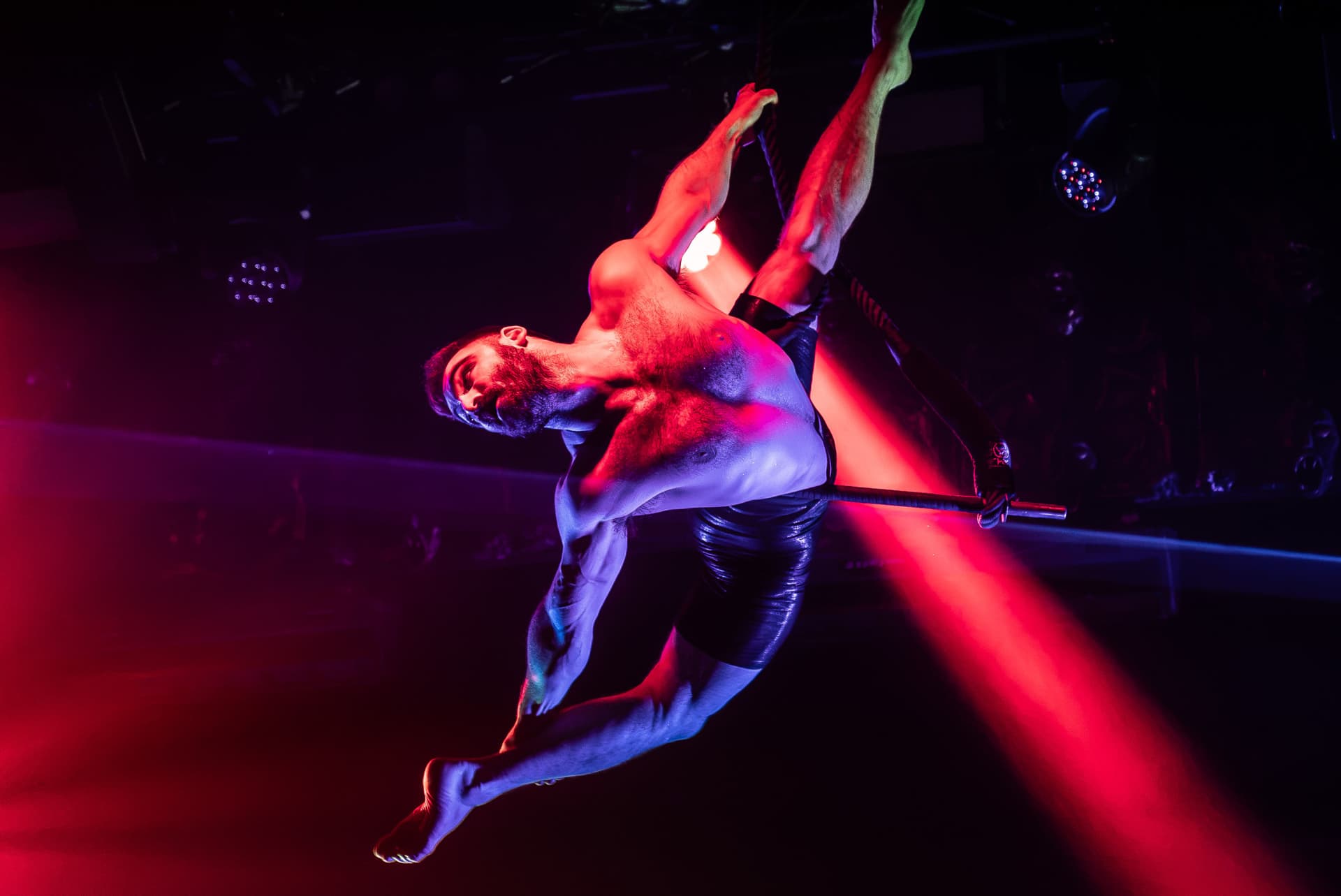 Dracula's Cabaret 3-Course Dinner and Show Ticket - სურათი 6