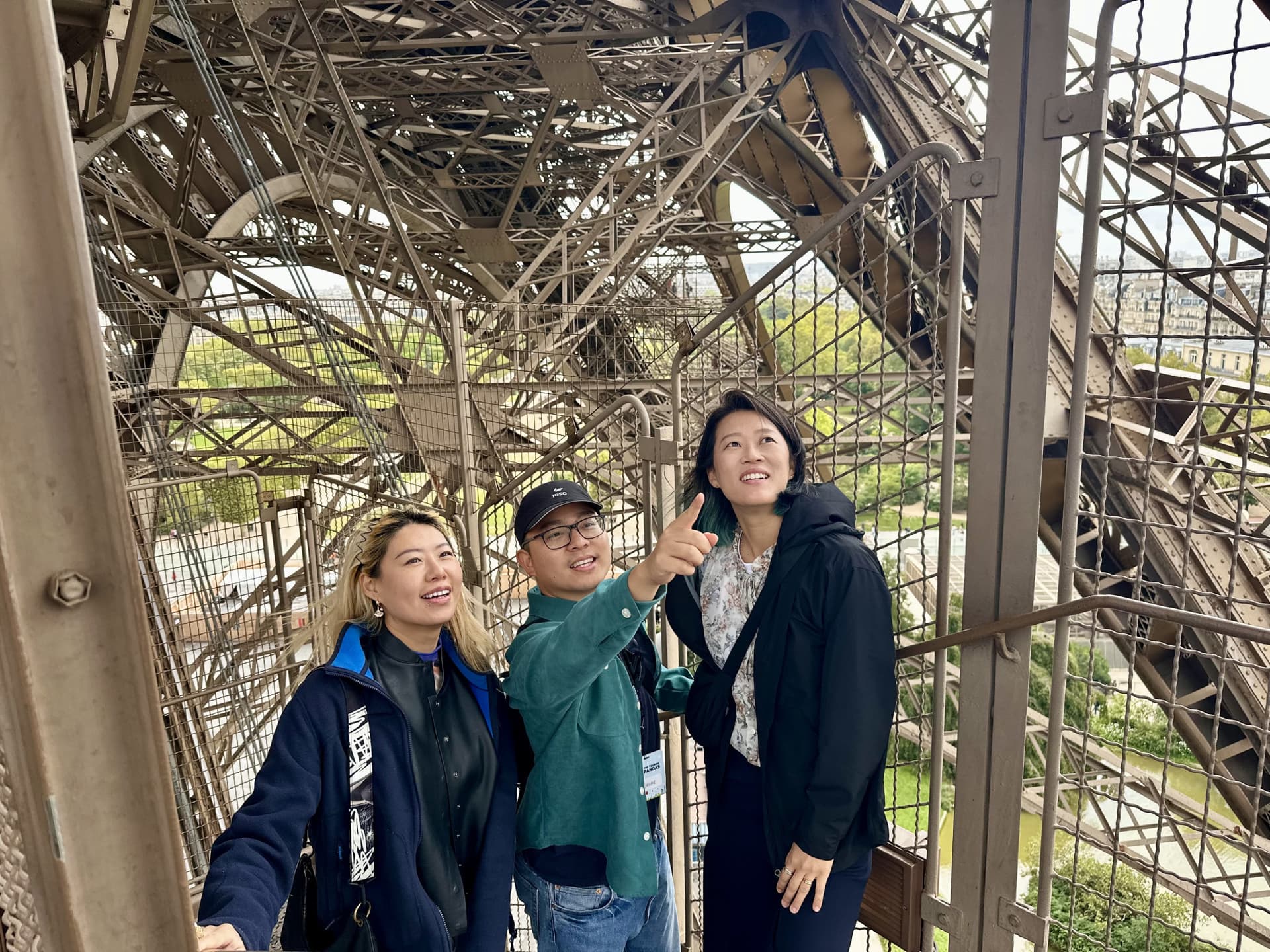 Eiffel Tower Guided Tour With Summit Entry + Seine River Cruise - მთავარი სურათი