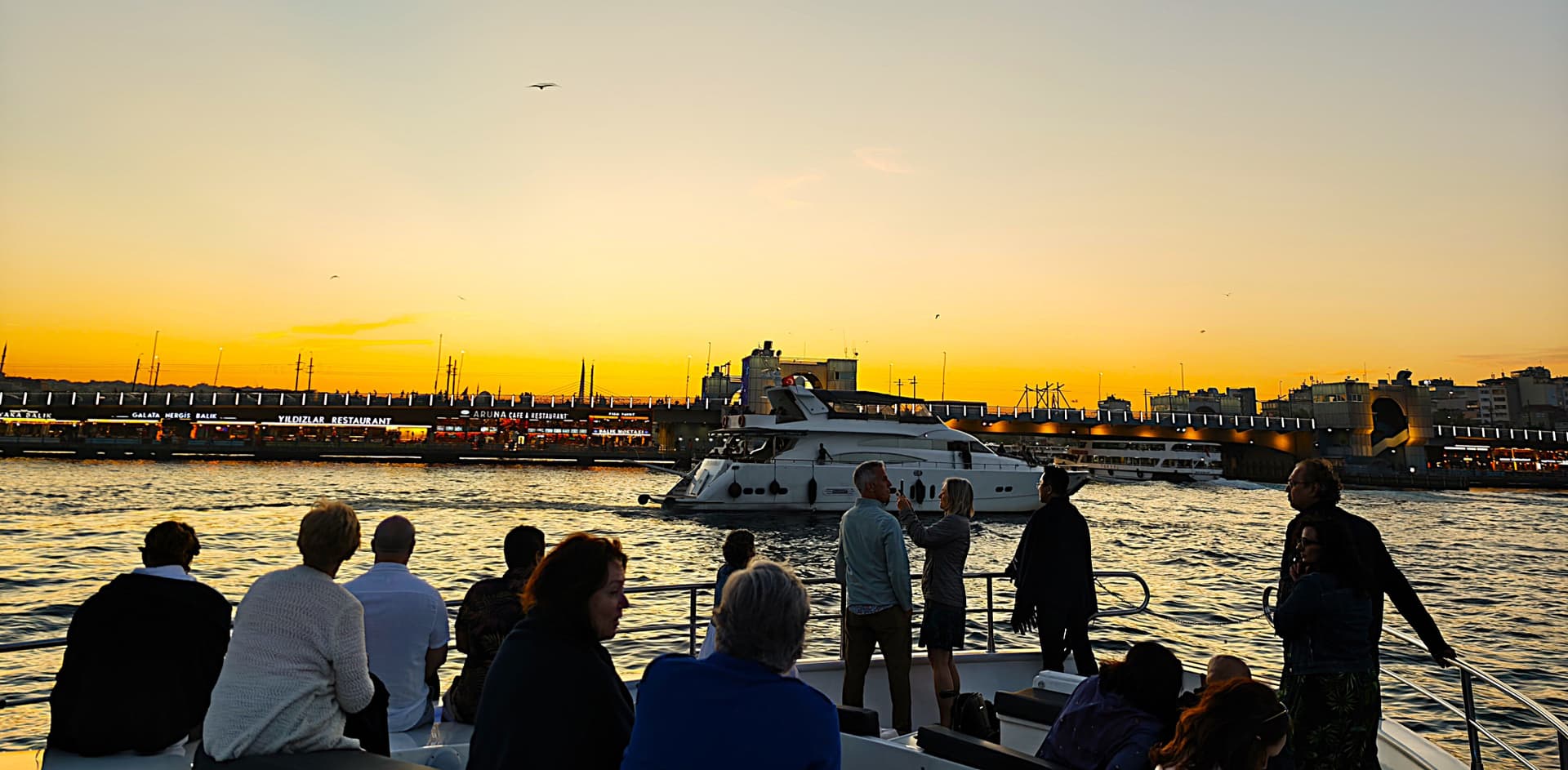 Bosphorus Sightseeing Cruise on a Luxury Yacht - სურათი 7