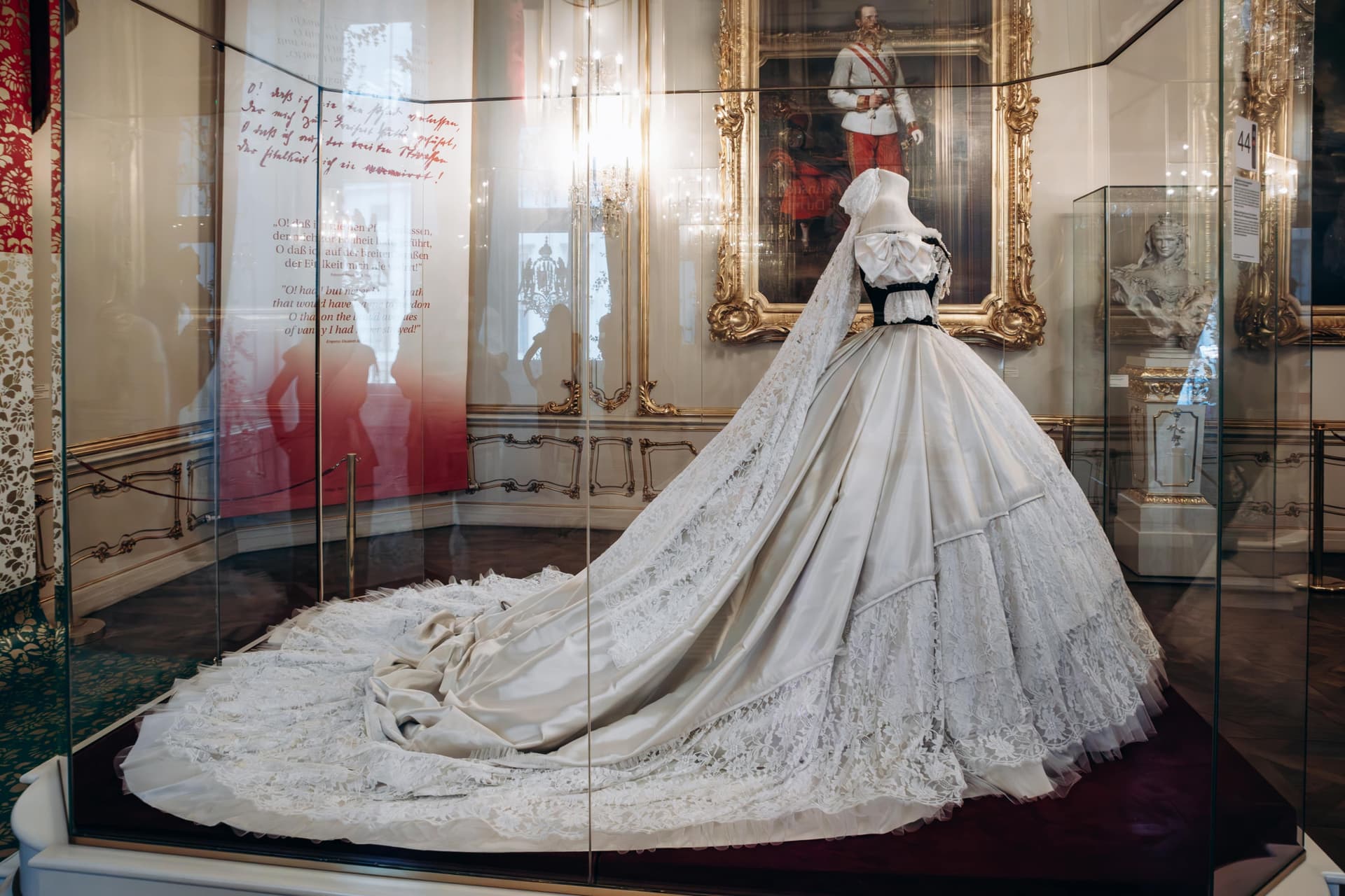 Hofburg Palace, Gardens, and Sisi Museum Skip-the-Line Guided Tour - მთავარი სურათი
