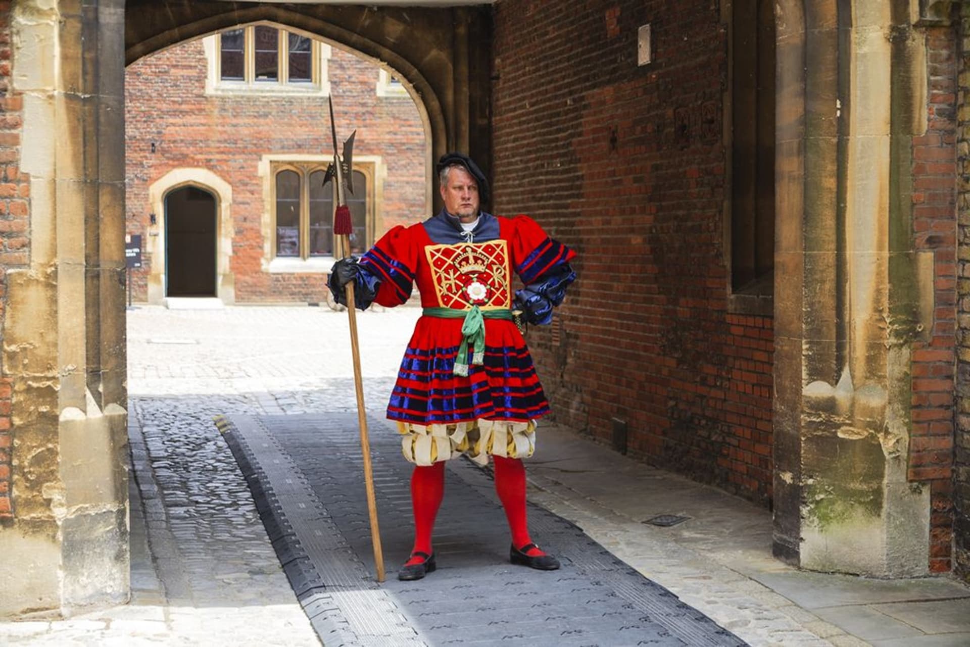 Hampton Court Palace, Windsor Castle, and London Sightseeing Tour - სურათი 8
