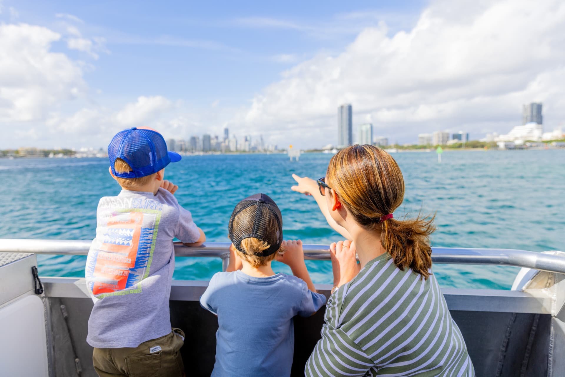 Gold Coast Sightseeing Cruise aboard Hopo Gold Coast Ferry - სურათი 3