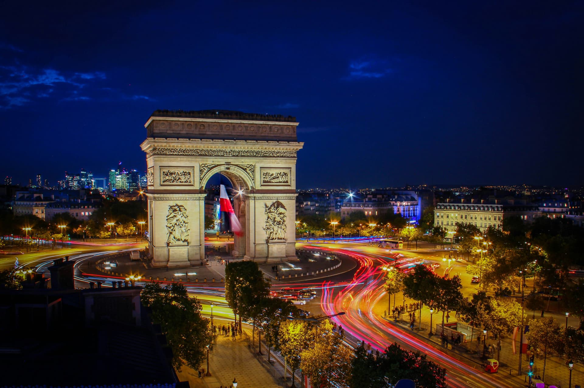 Paris Illuminations Night Bus Tour and Eiffel Tower Reserved Access - სურათი 7