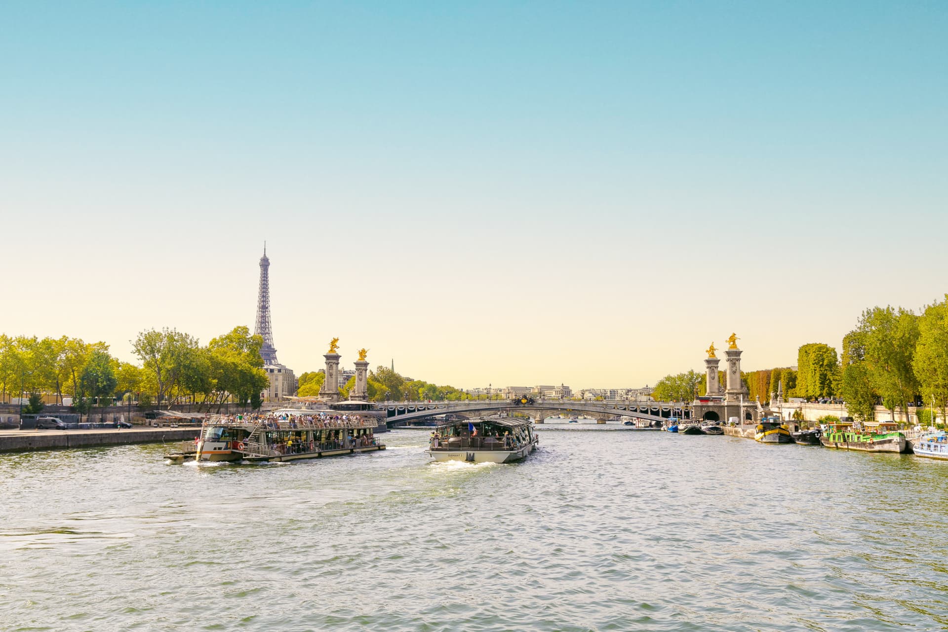 Seine River Cruise by Bateaux Parisiens – Departing from the Eiffel Tower - სურათი 6