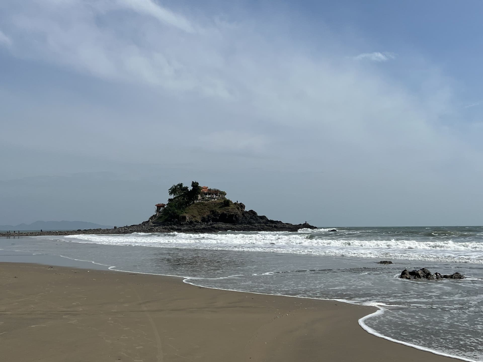 Vung Tau Full-Day Tour from Ho Chi Minh: Thuy Van Beach, Jesus Christ Statue, Thang Tam Temple - სურათი 3