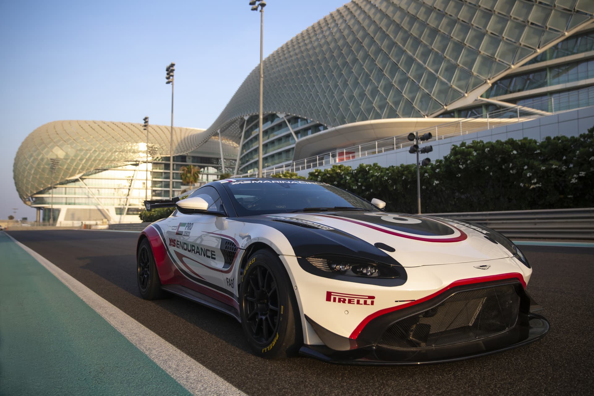 Yas Marina Circuit Aston Martin GT4 Driving Experience - სურათი 6