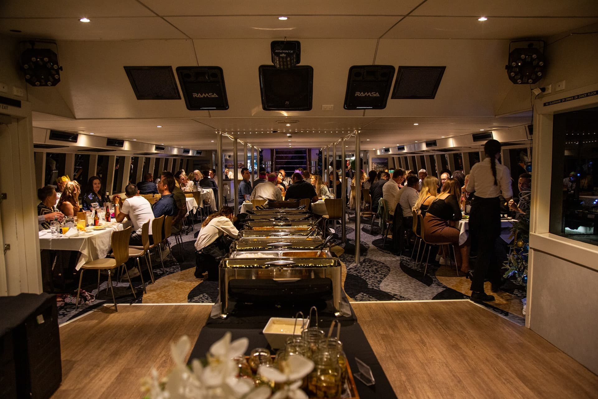 Captain Cook Cruises - Swan River Dinner Cruise - სურათი 2
