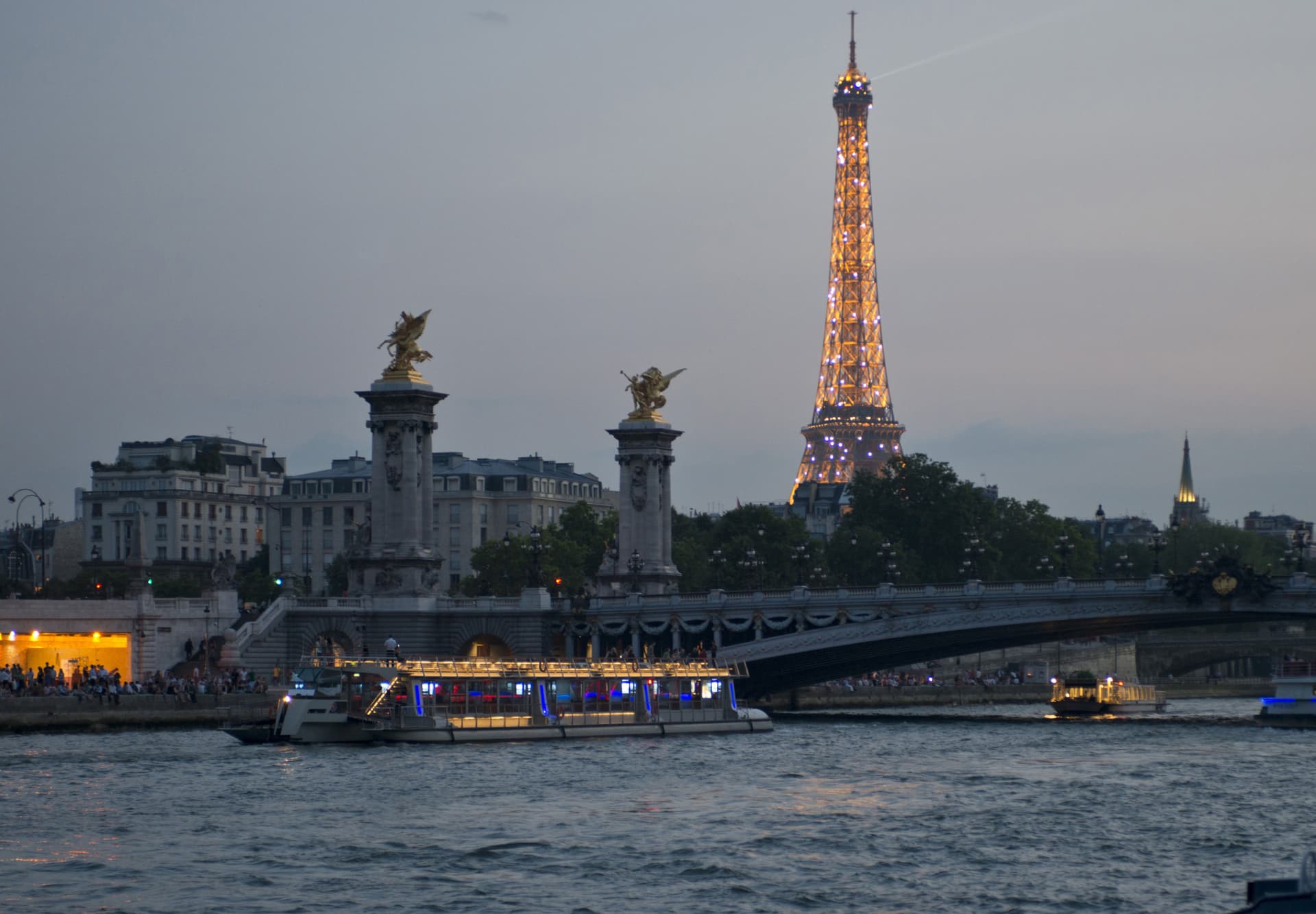 Paris Open-Top Bus Tour, Seine River Cruise, and Eiffel Tower Dining Experience - სურათი 10