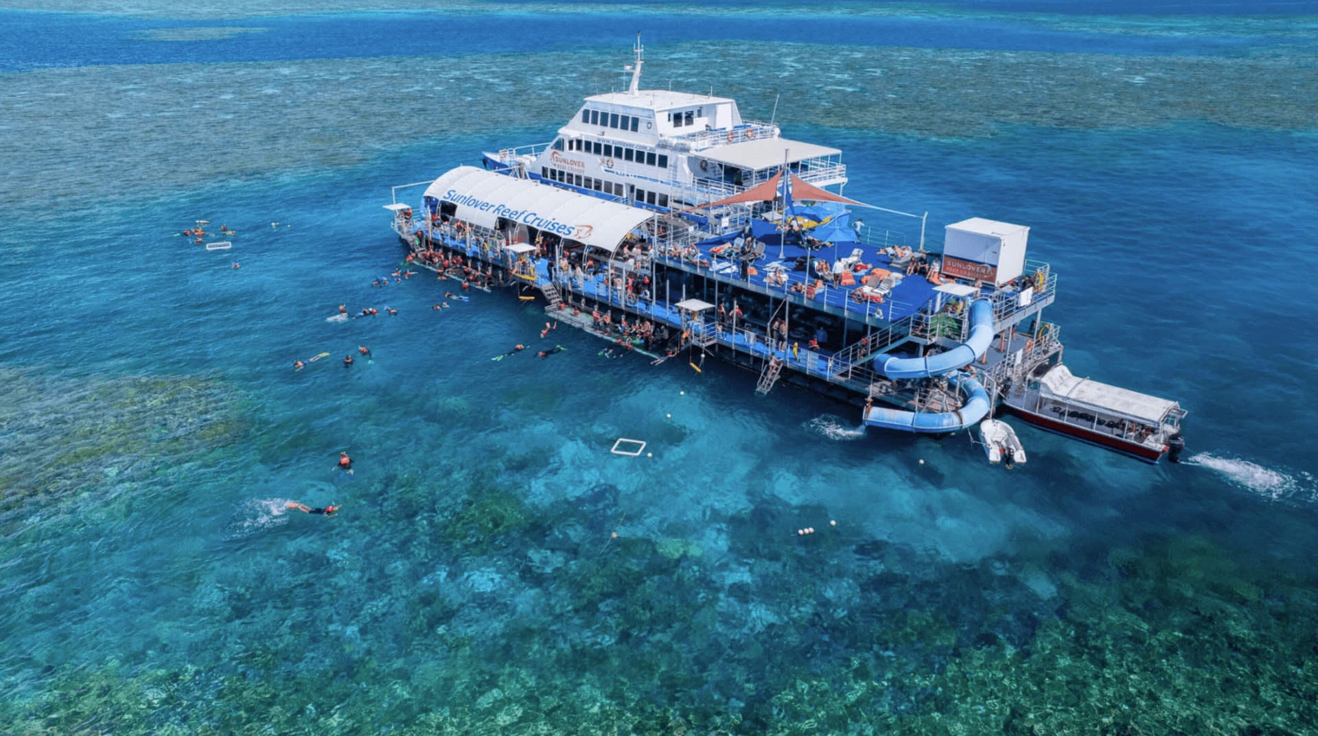 Great Barrier Reef Pontoon Full-Day Tour at Moore Reef - მთავარი სურათი