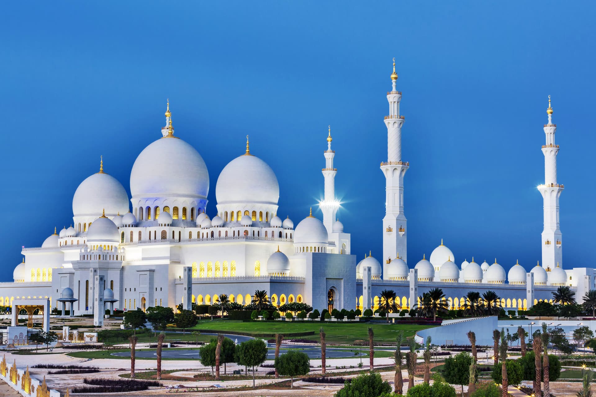 Abu Dhabi Premium City Tour from Dubai: Sheikh Zayed Mosque, Etihad Towers, Qasr Al Watan - მთავარი სურათი