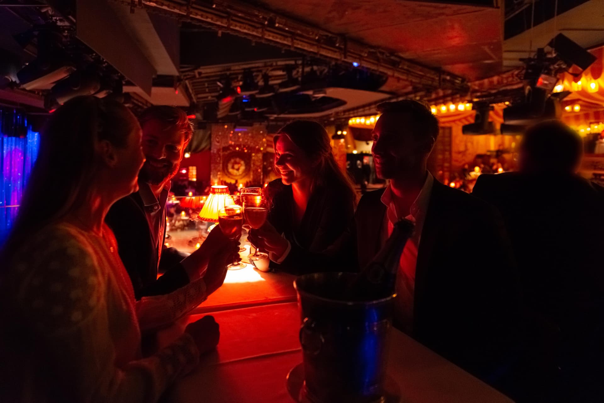 Moulin Rouge Cabaret Show and Paris Bus Tour - სურათი 5