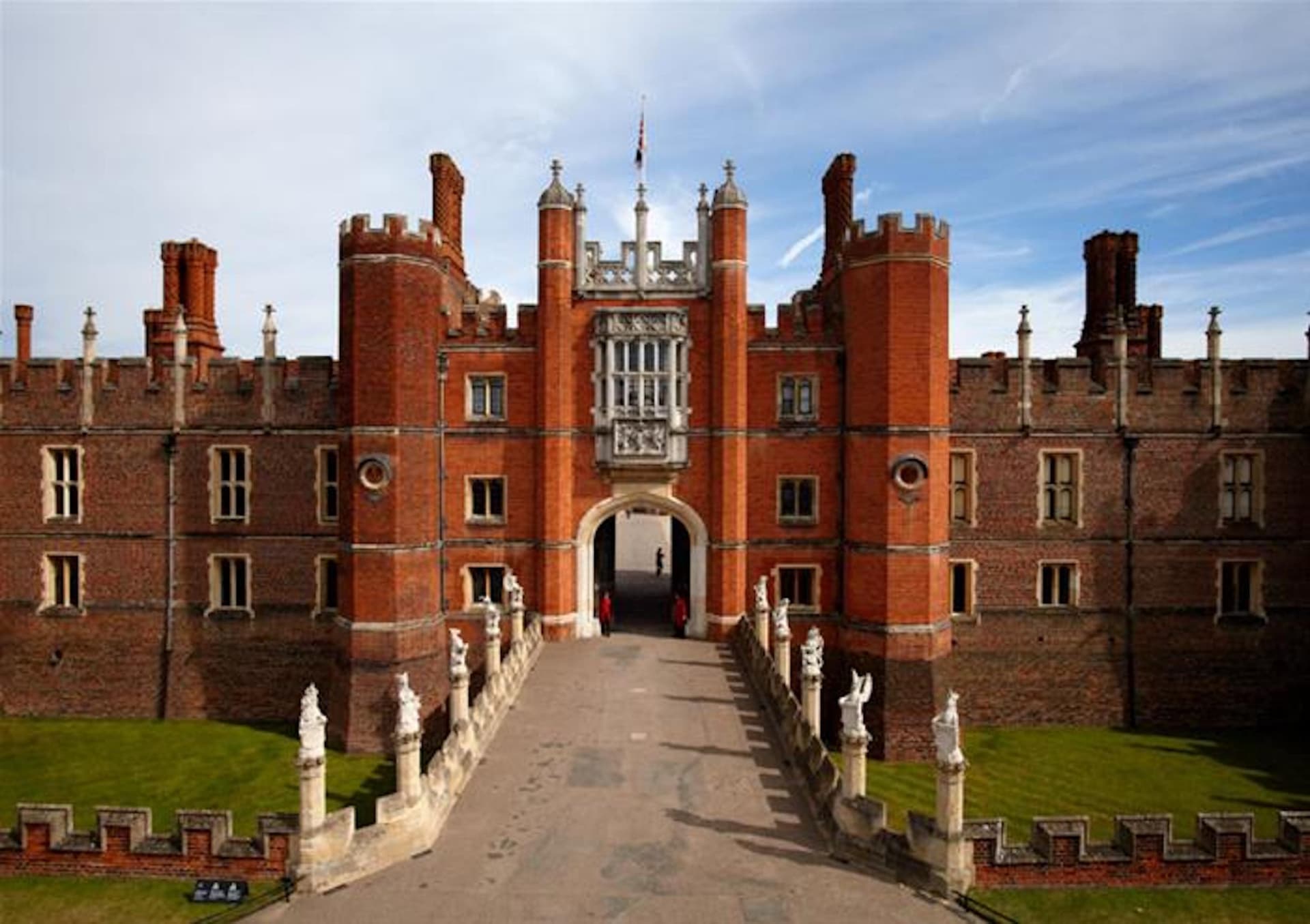 Hampton Court Palace, Windsor Castle, and London Sightseeing Tour - სურათი 3