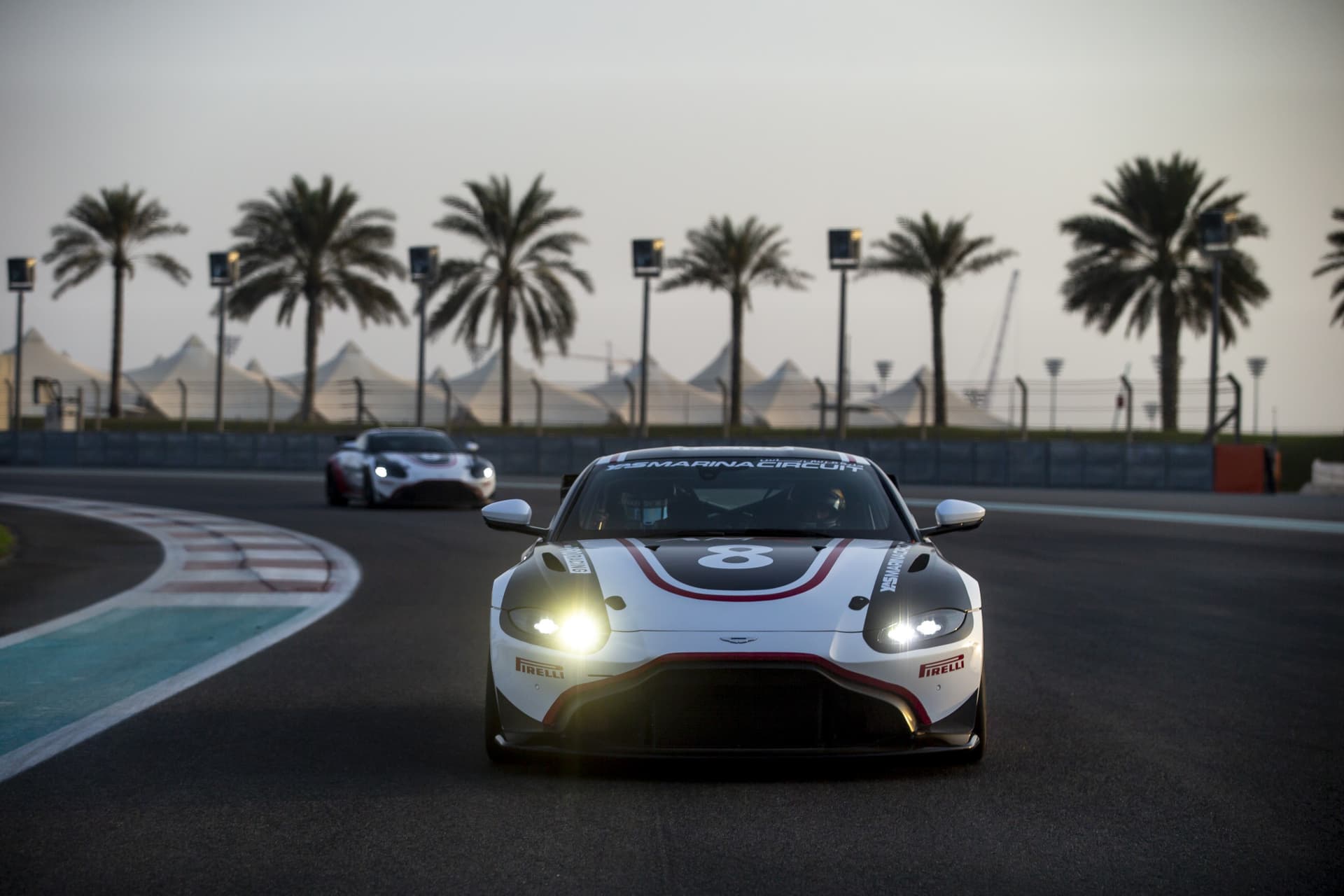 Yas Marina Circuit Aston Martin GT4 Driving Experience - სურათი 7