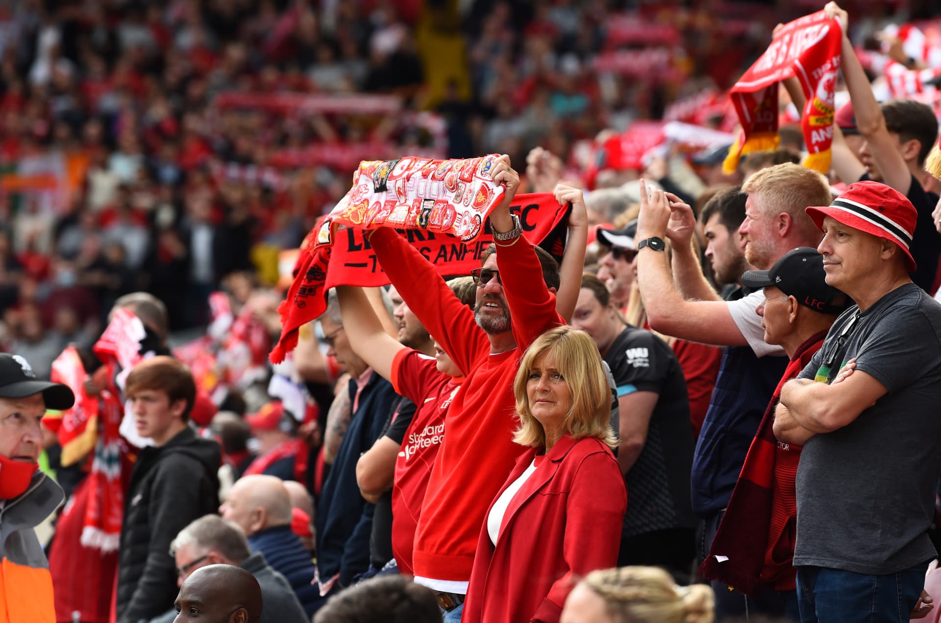 Premier League Football - Liverpool FC Match Ticket at Anfield Stadium - სურათი 6