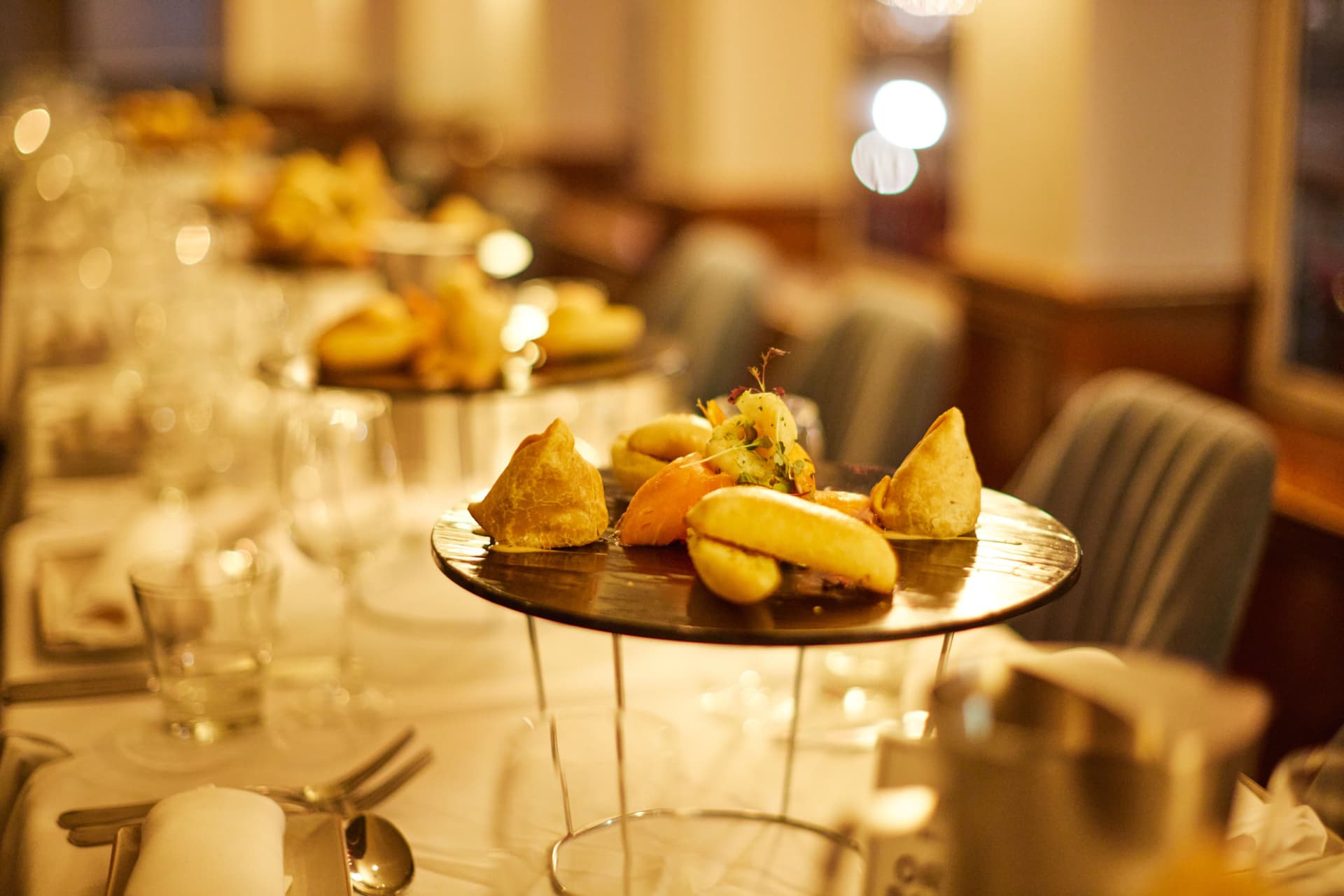 Sydney Harbour Showboat Dinner Cruise - სურათი 8