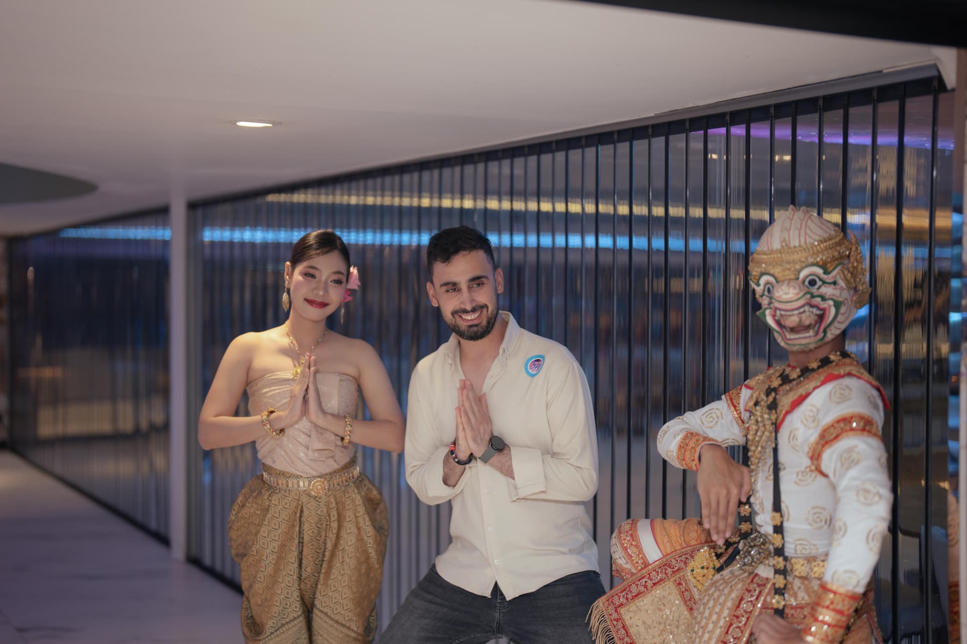 Chao Phraya River Dinner Cruise aboard The Planet Cruise - სურათი 8