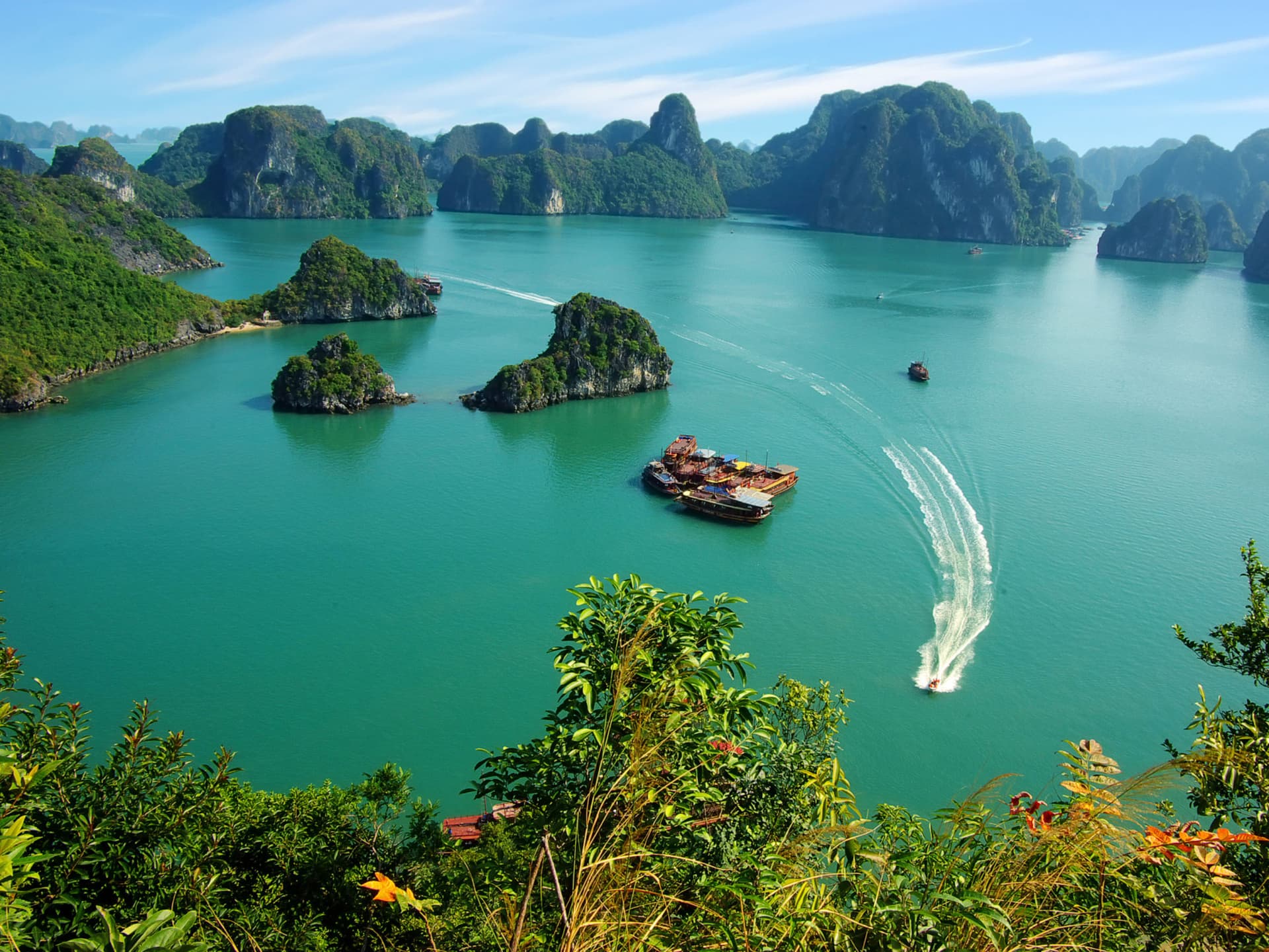 Ha Long Bay Cruise with Round Trip Transfer from Hanoi - მთავარი სურათი