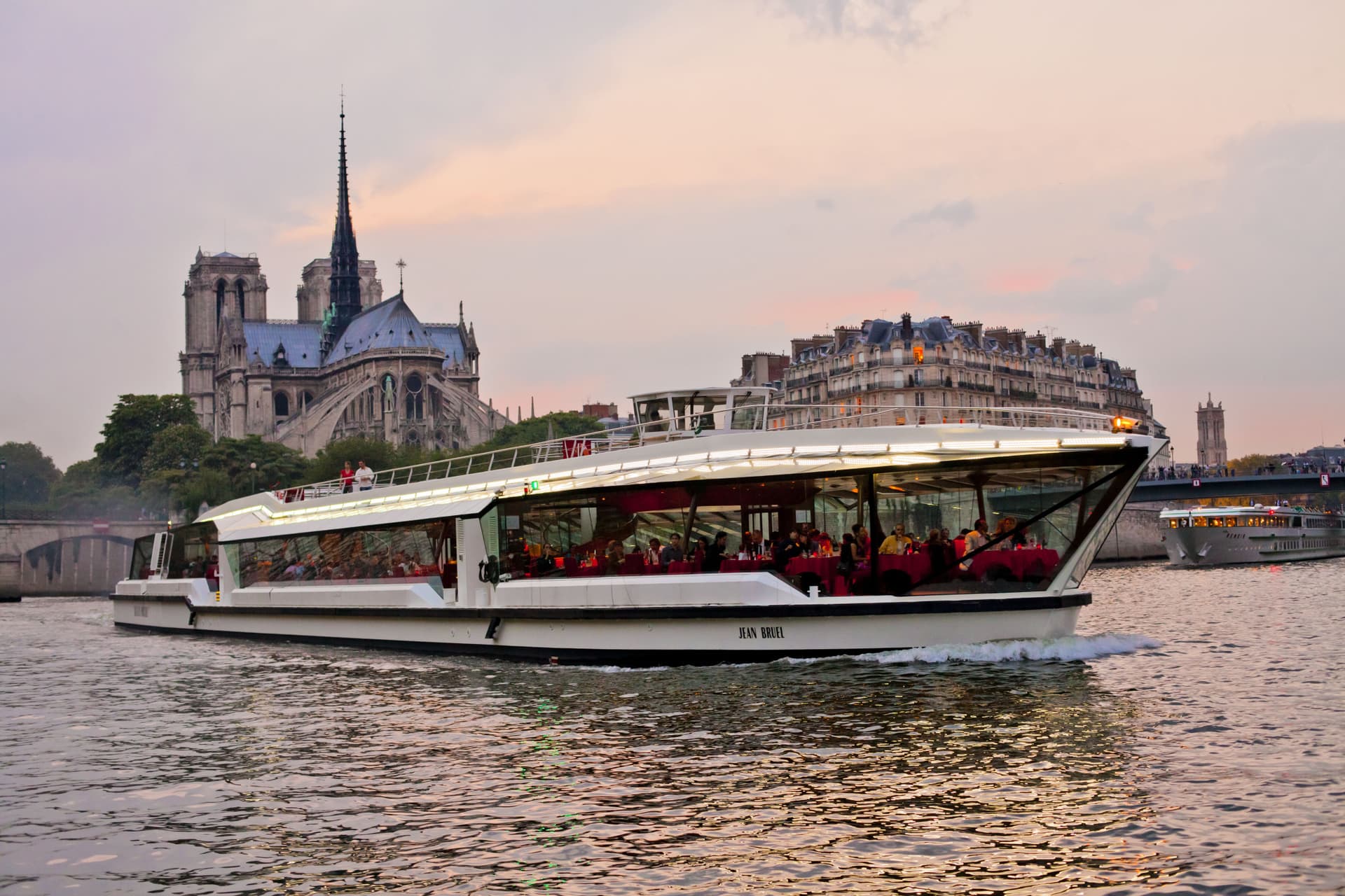 Seine River Sightseeing Cruise by Bateaux Mouches - სურათი 4