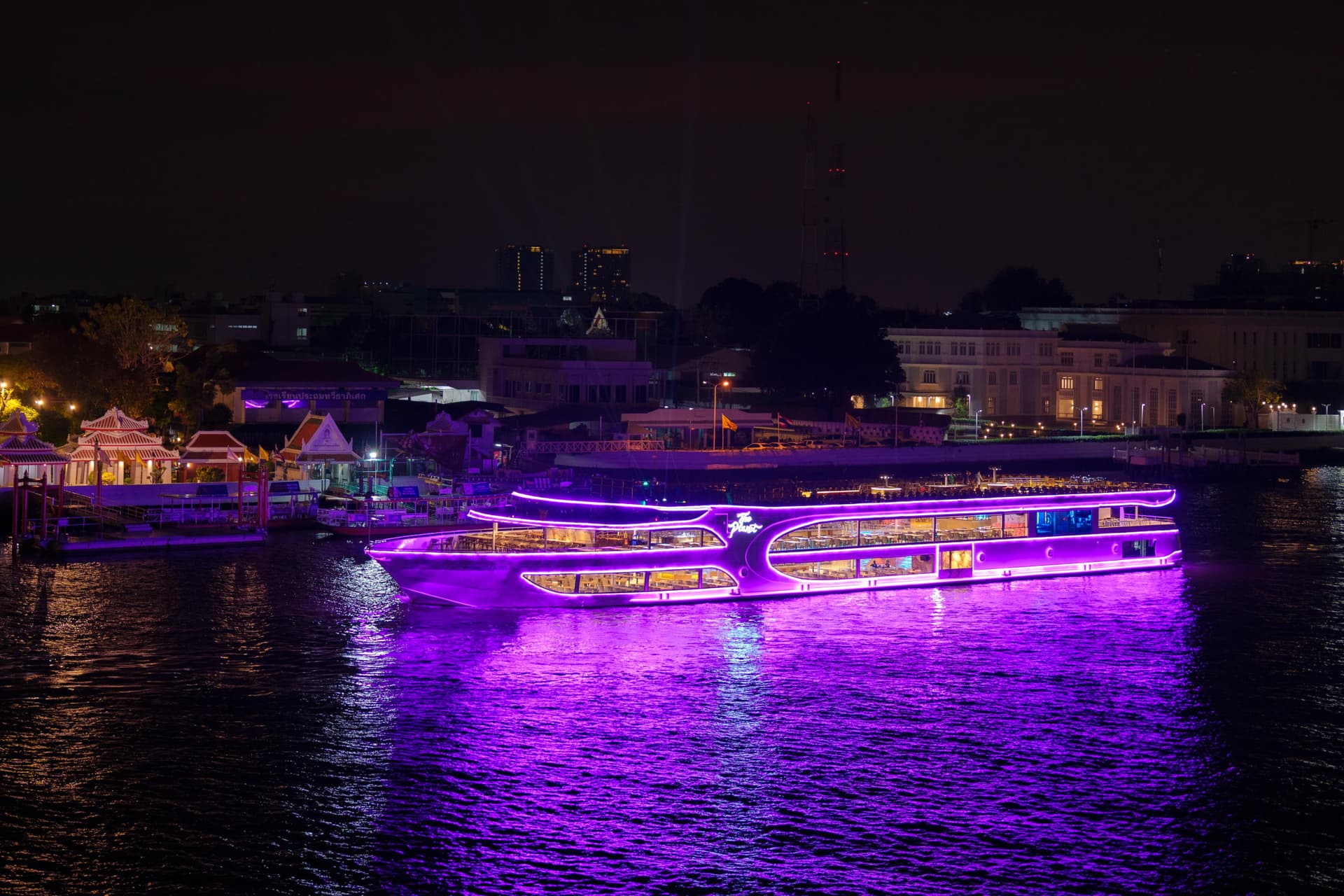 Chao Phraya River Dinner Cruise aboard The Planet Cruise - სურათი 2