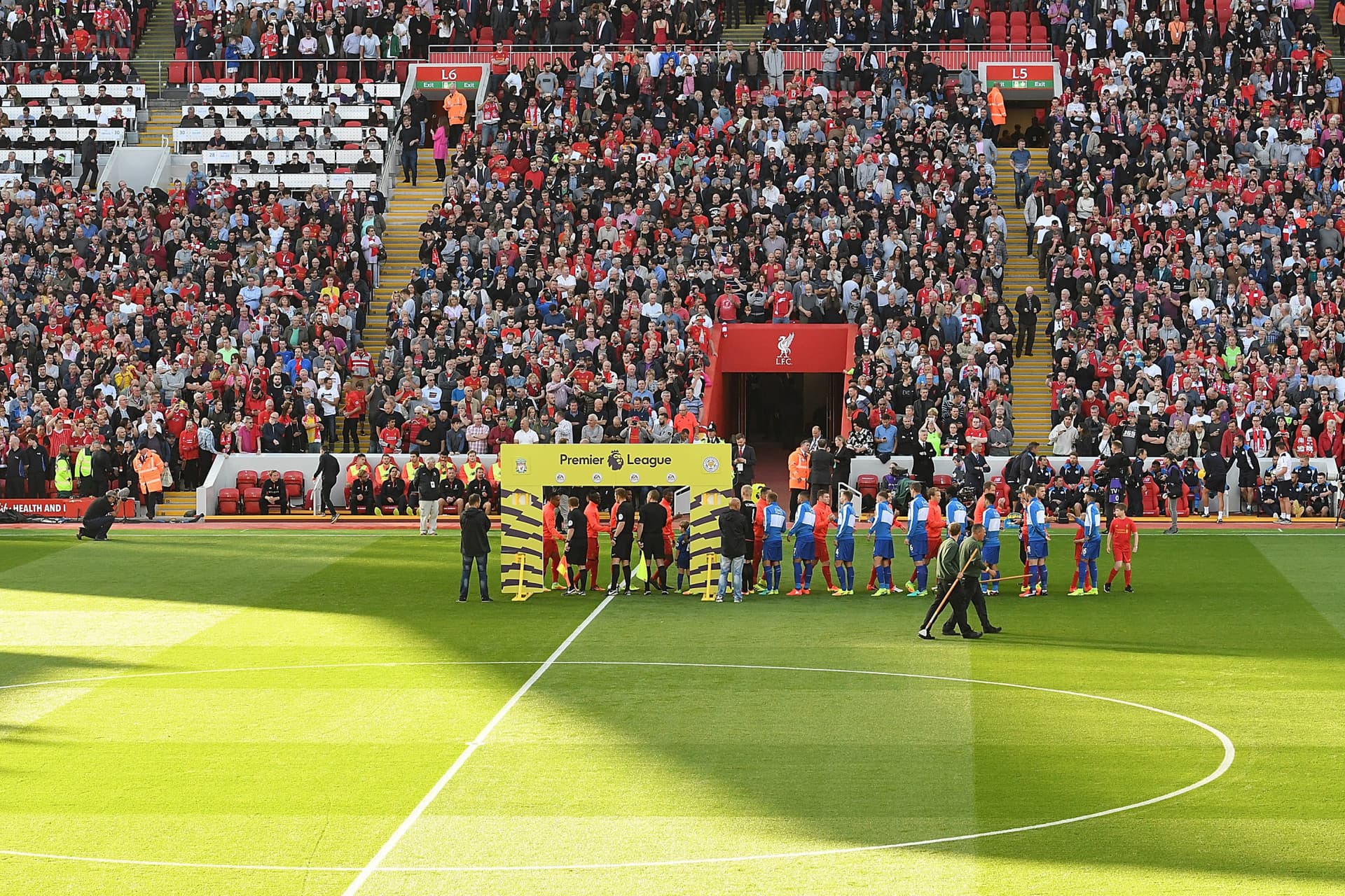 Premier League Football - Liverpool FC Match Ticket at Anfield Stadium - სურათი 9