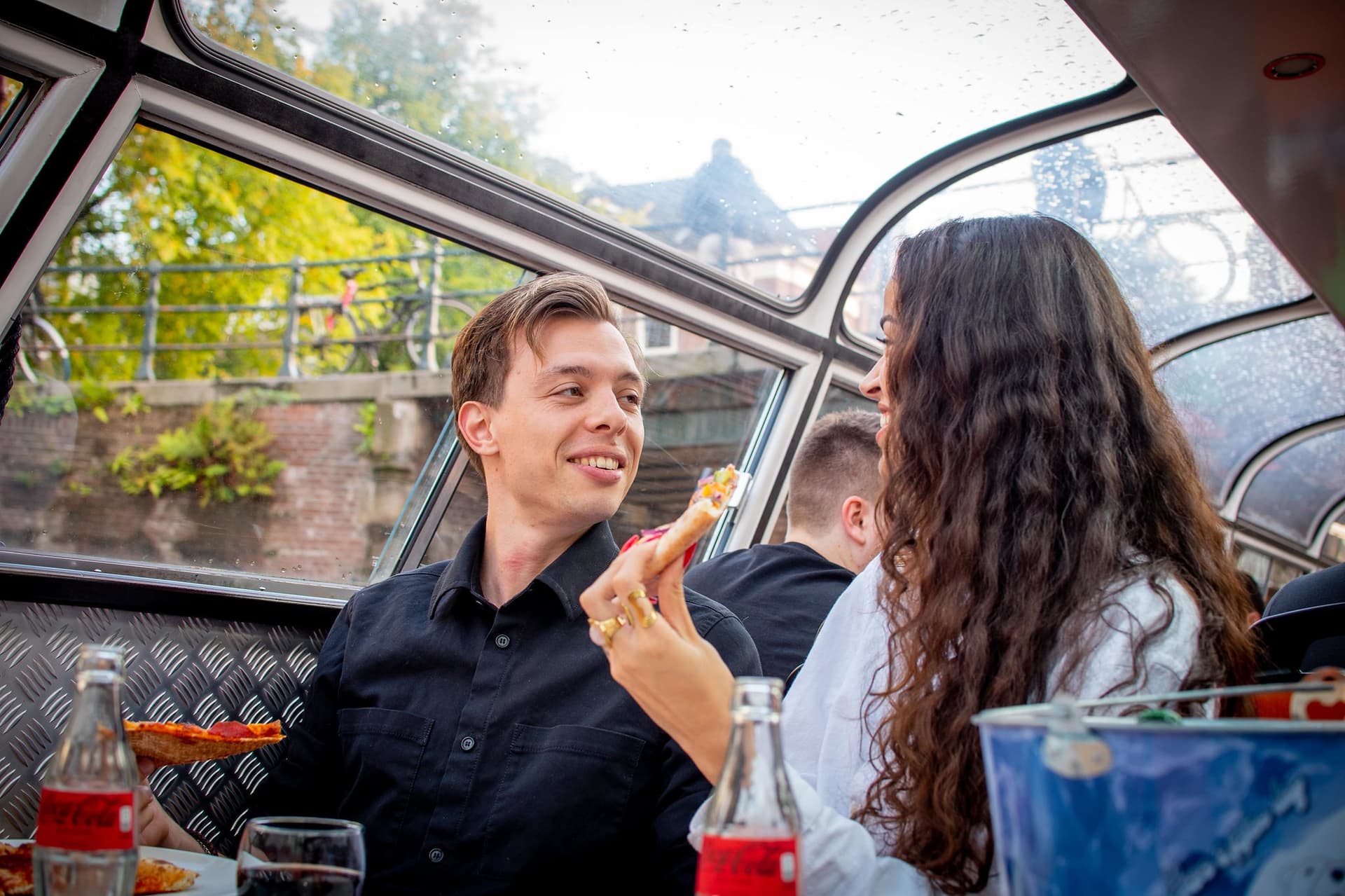 Amsterdam Canal Cruise Ticket with New York Pizza and Drinks - სურათი 2