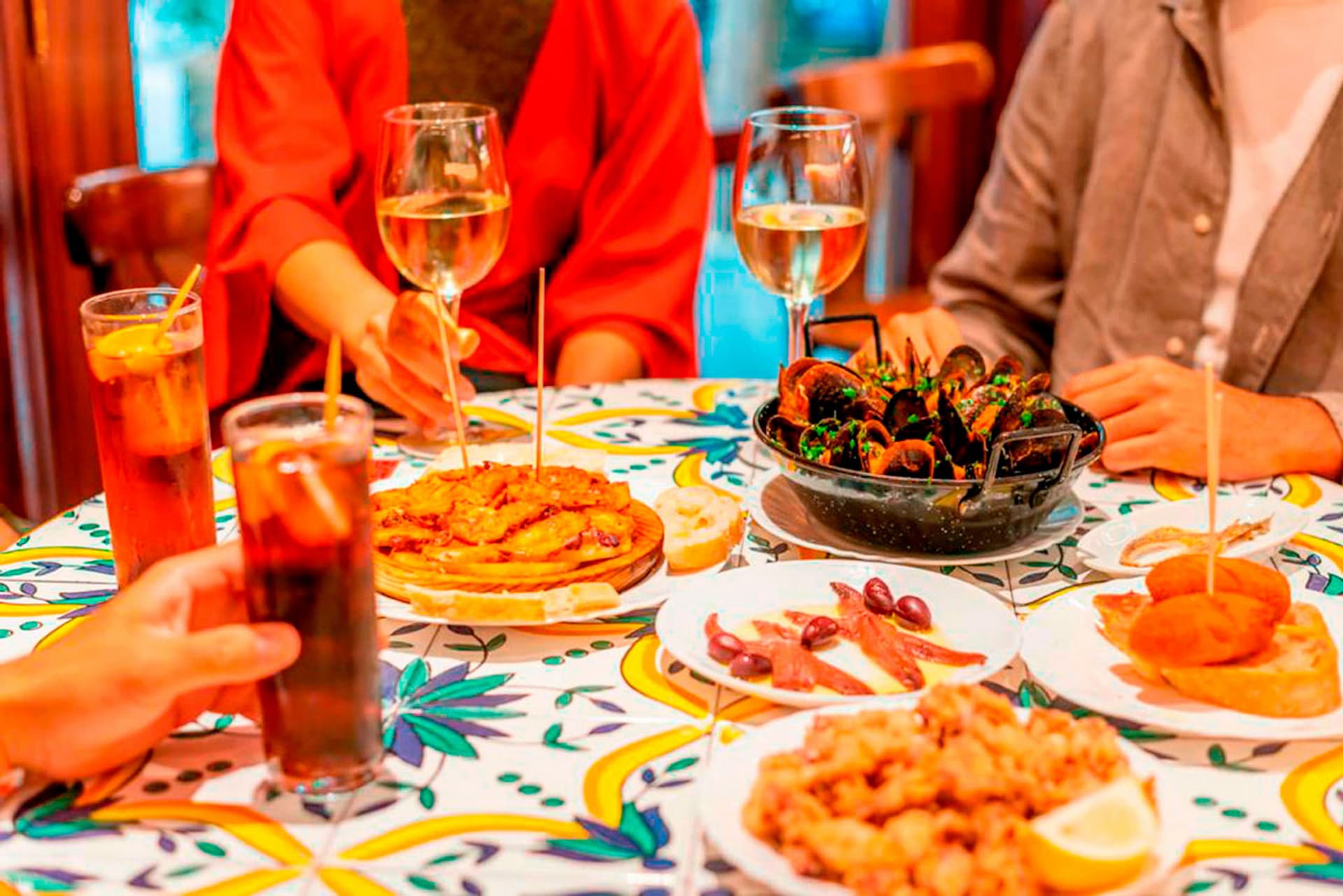 Barcelona Old Town Walking Tour with Flamenco Show and Tapas Dinner - სურათი 8