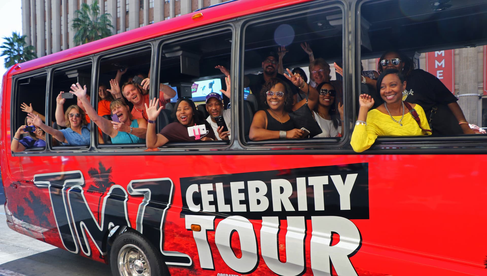 TMZ Celebrity Bus Tour - მთავარი სურათი