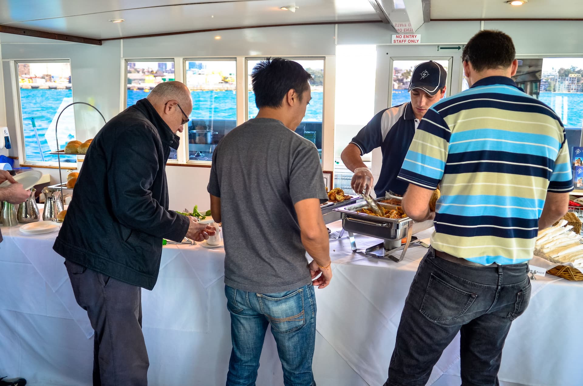 Sydney Whale Watching Cruise with Breakfast or Lunch with Sydney Princess Cruises - სურათი 4