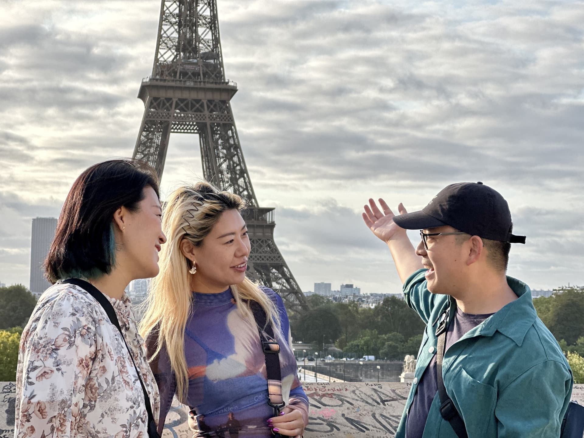 Eiffel Tower Guided Tour With Summit Entry + Seine River Cruise - სურათი 7