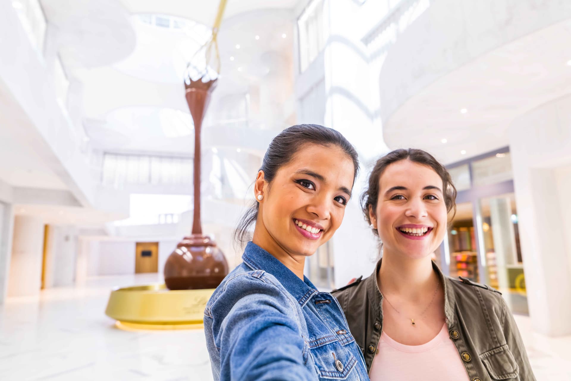 Zurich City Tour with Cruise and Lindt Home of Chocolate - სურათი 6