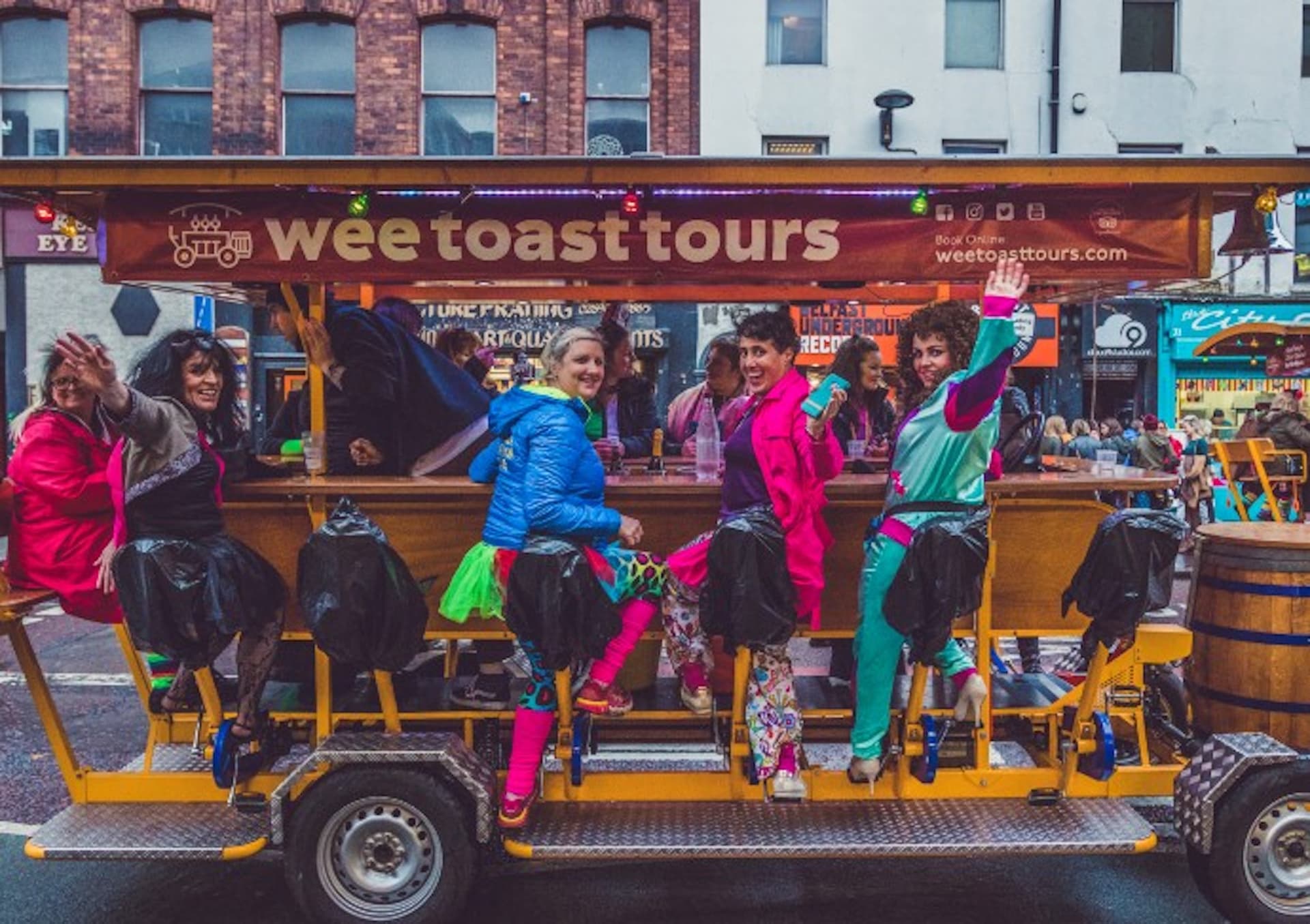 Original Beer and Prosecco London Bike Tour by Wee Toast Tours - მთავარი სურათი