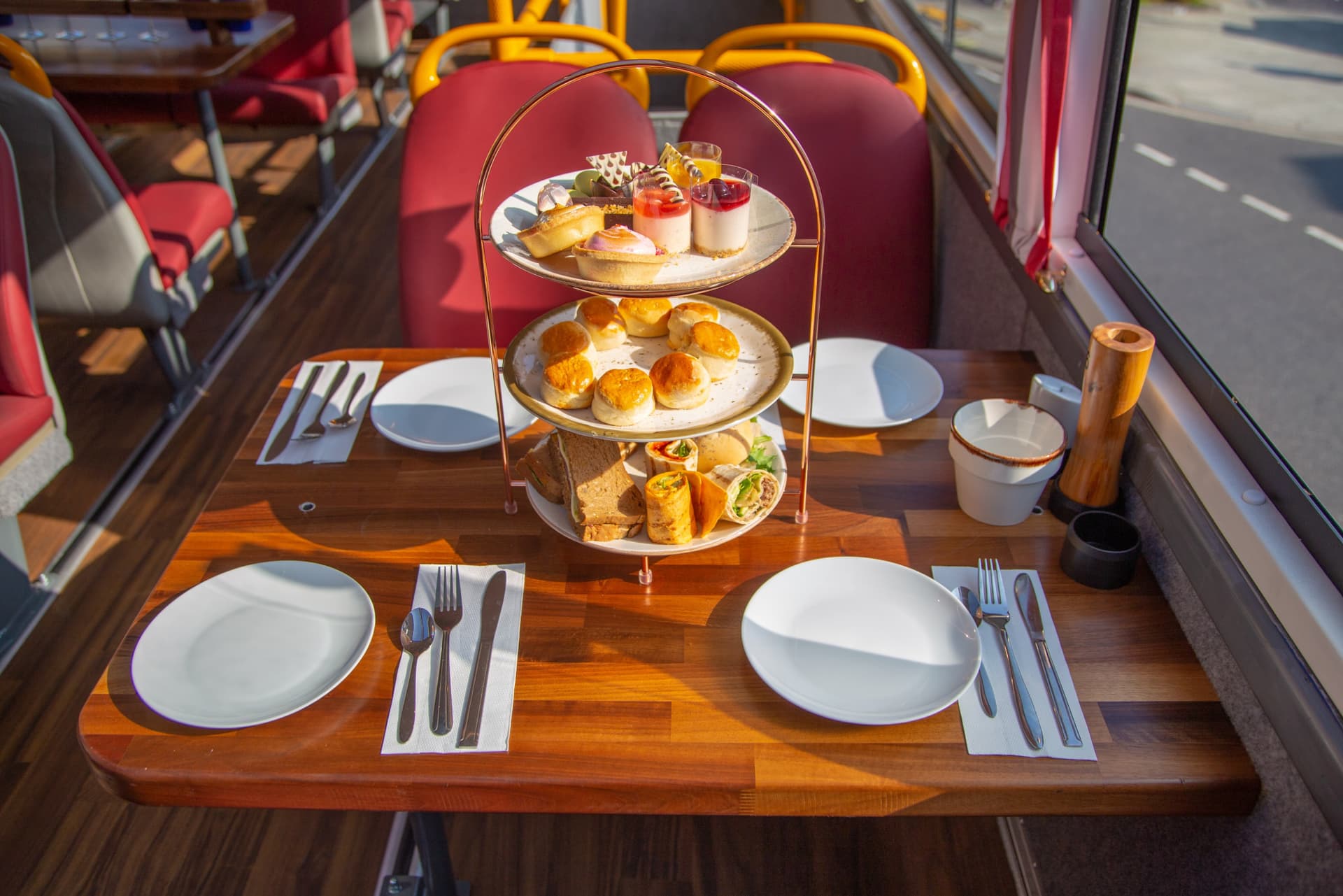 Afternoon Tea Bus with Panoramic Tour of London - სურათი 11