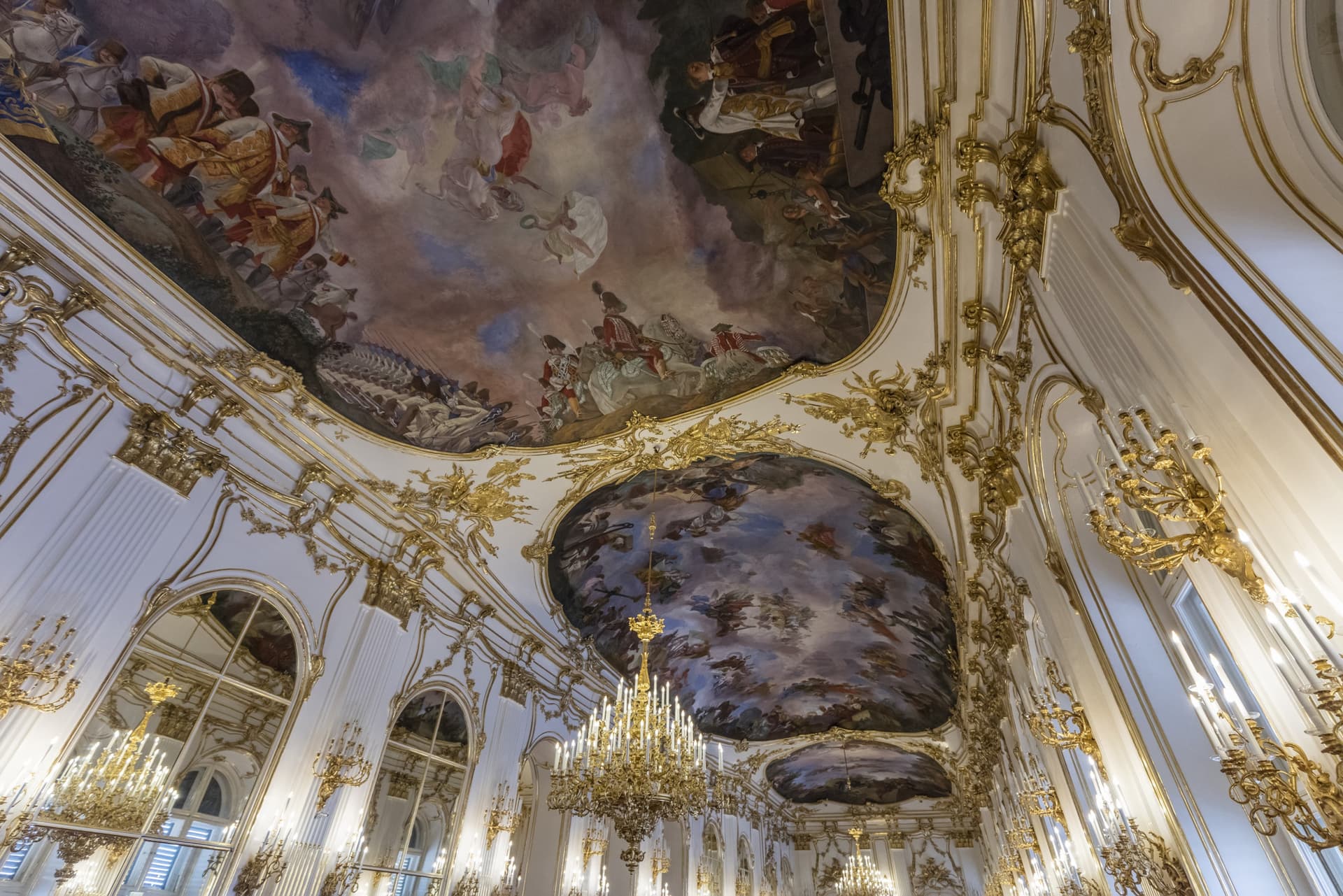 Schonbrunn Palace and Gardens - სურათი 9