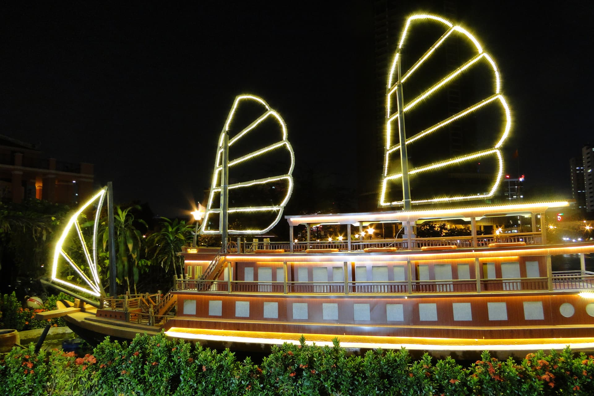 Traditional Vietnamese Water Puppet Show with Dinner in Ho Chi Minh - სურათი 9