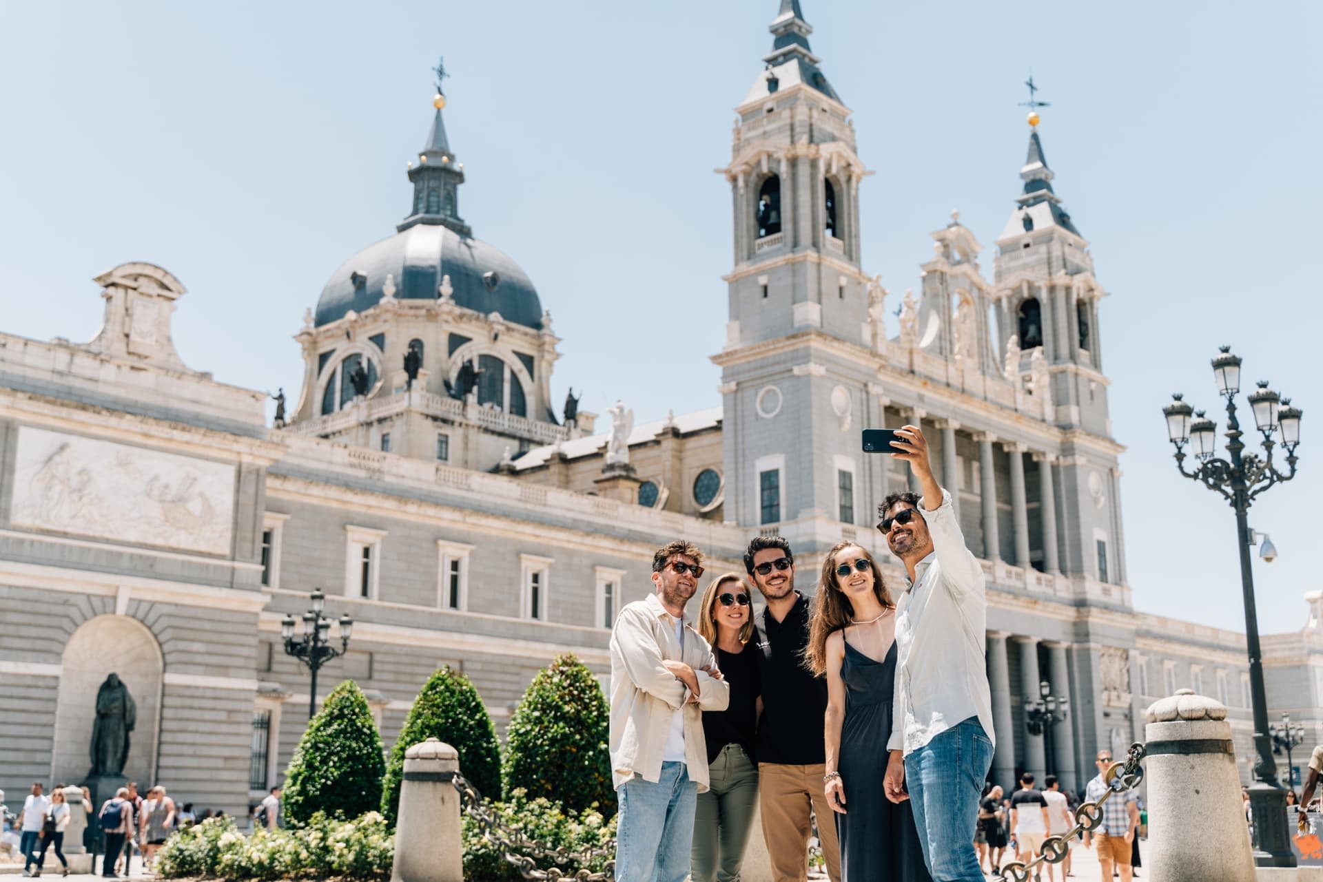 Madrid Walking Tour with High-Speed Train Transfer from Barcelona and Prado Museum Admission - სურათი 3