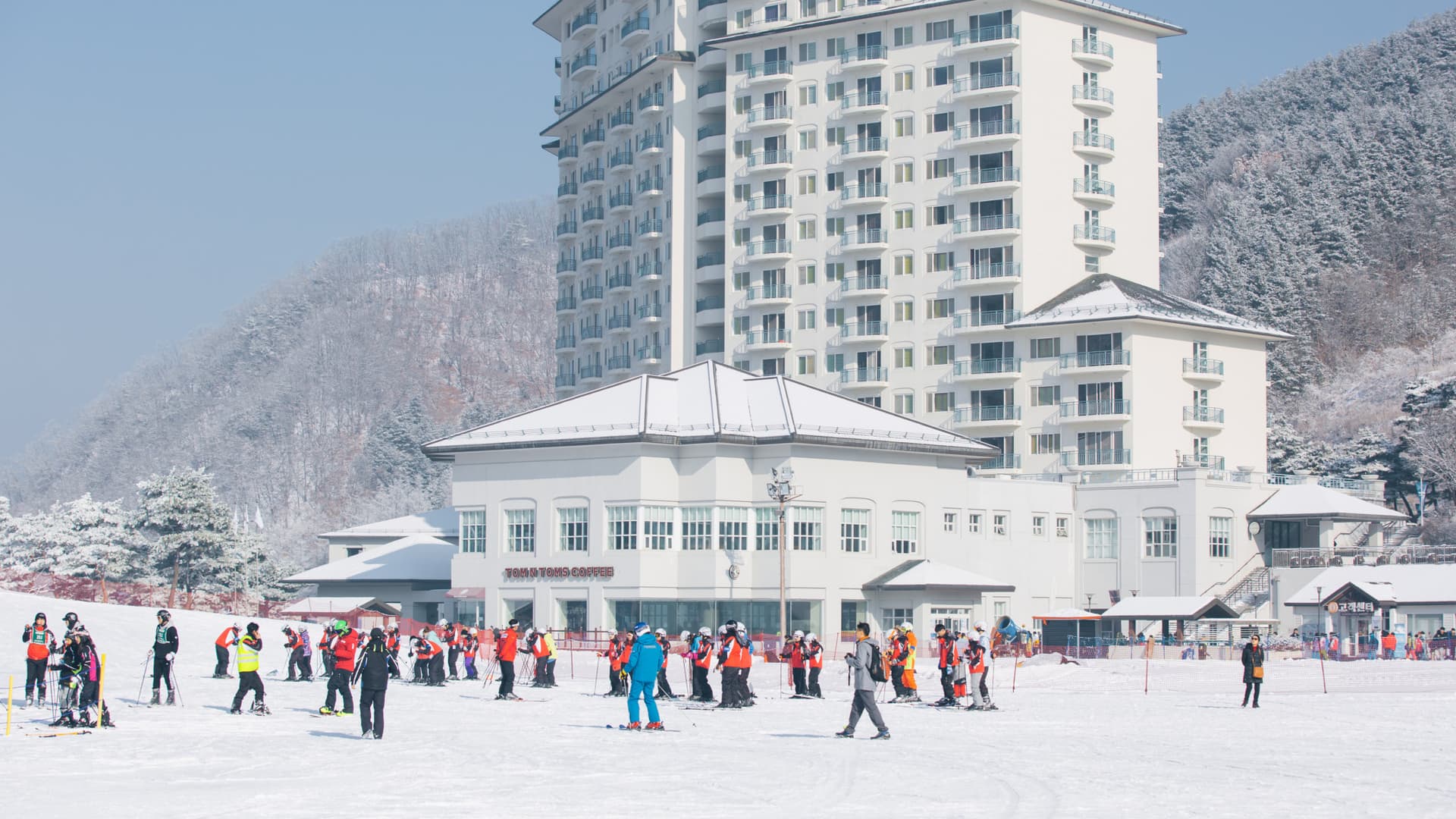 Elysian Gangchon Ski Resort and Eobi Ice Valley Full-Day Tour from Seoul - სურათი 4