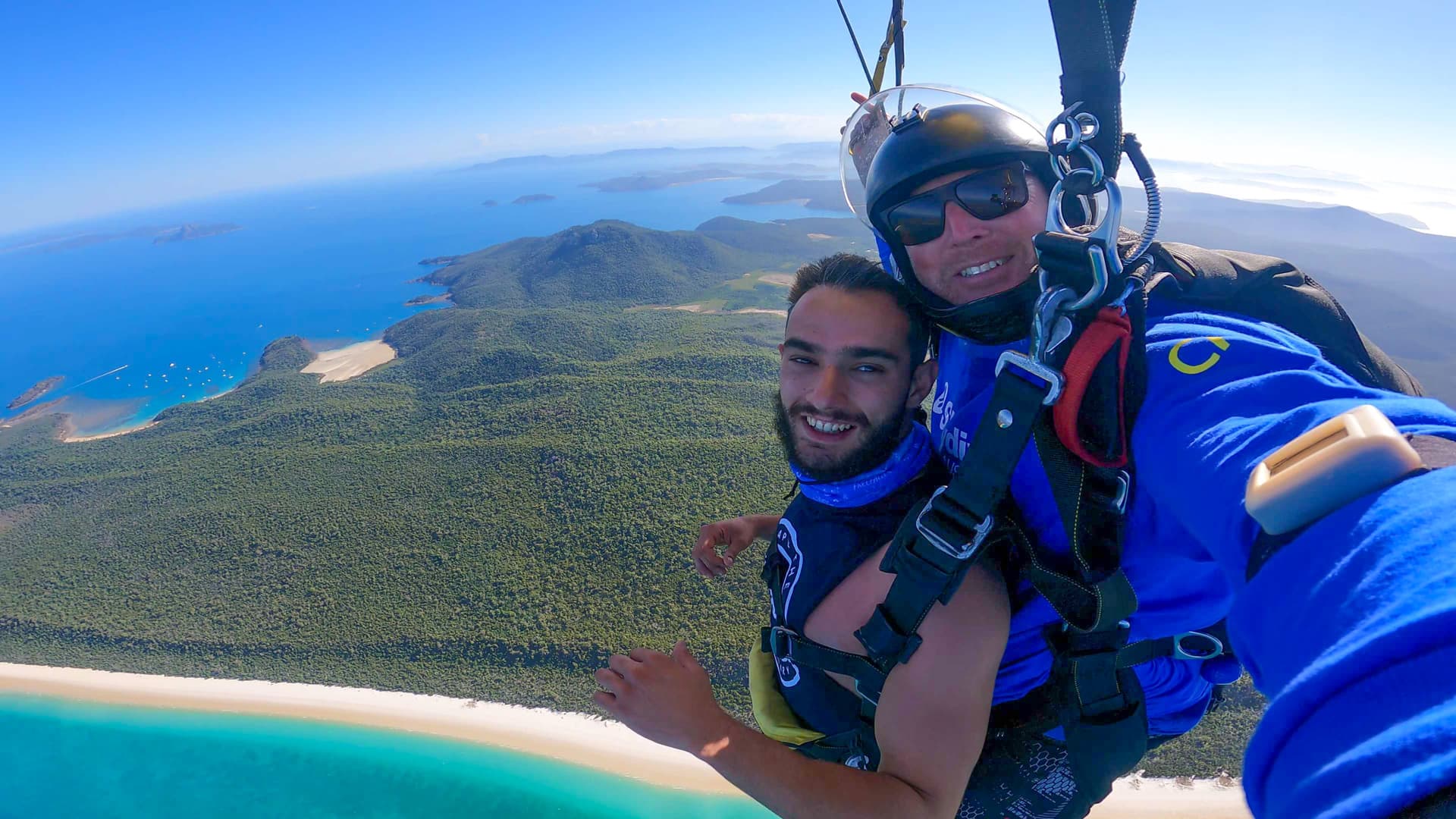 Tandem Skydiving Experience Airlie Beach - სურათი 6