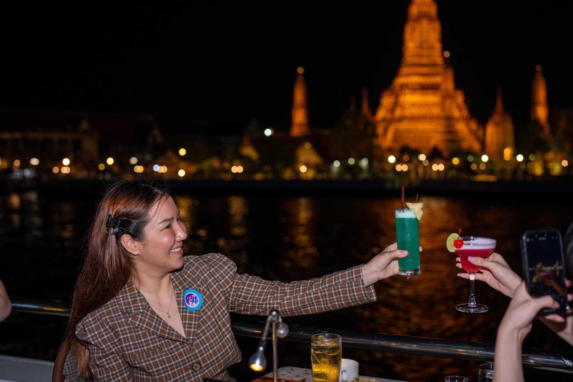 Chao Phraya River Dinner Cruise aboard The Planet Cruise - სურათი 10