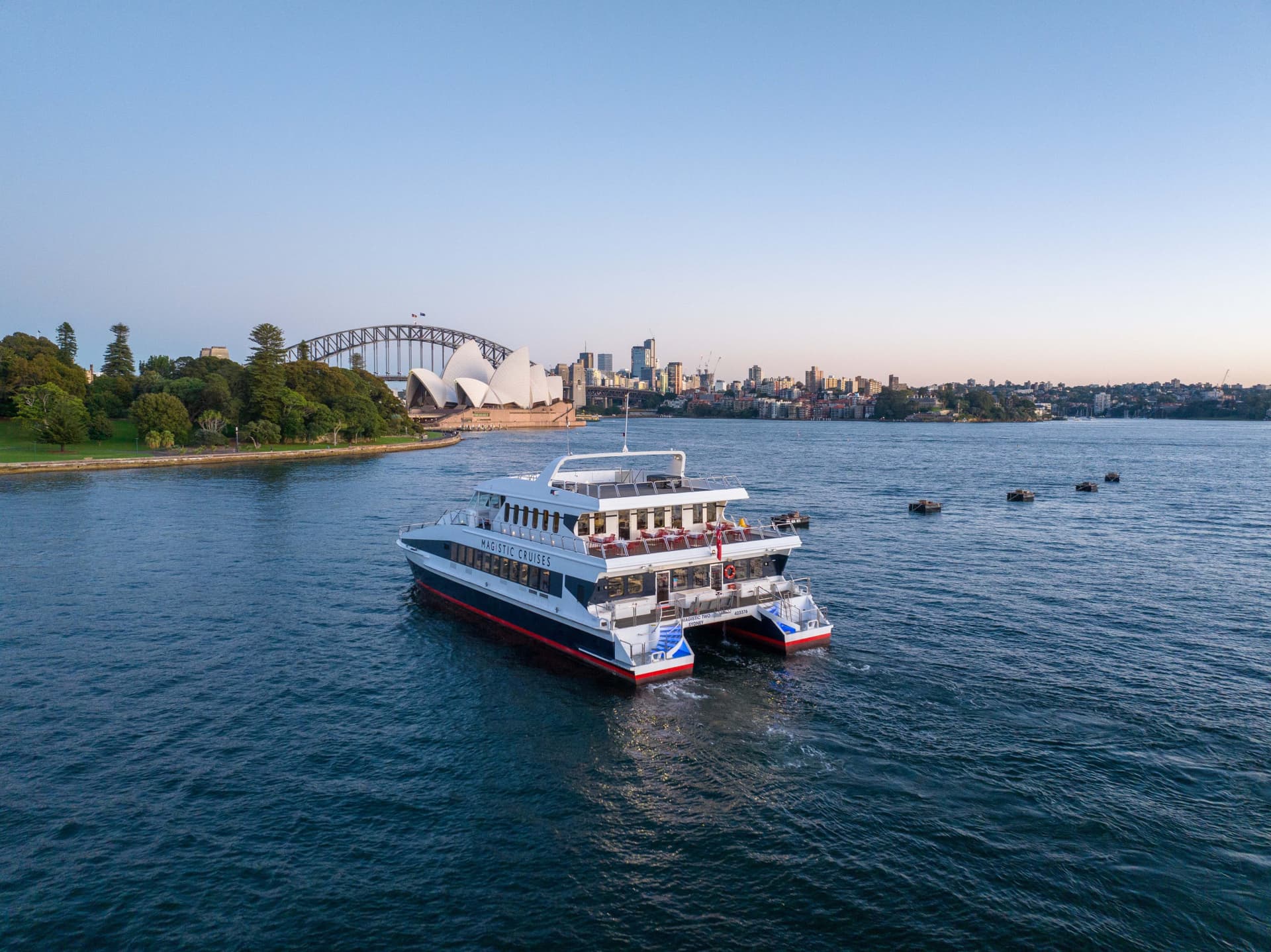 Sydney Harbour Buffet Lunch Cruise aboard Magistic Cruises from Darling Harbour - სურათი 5