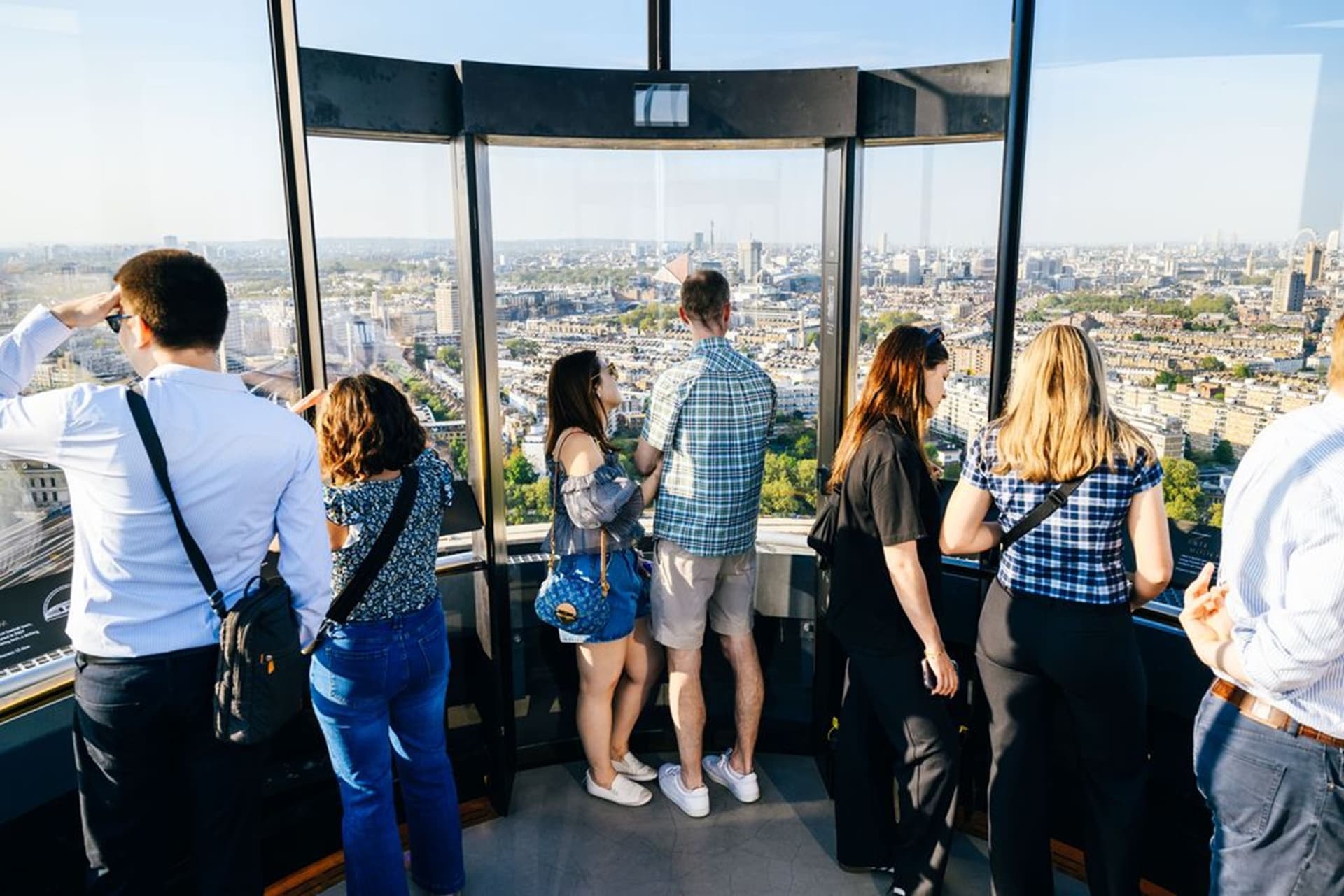 Lift 109 at Battersea Power Station - სურათი 7