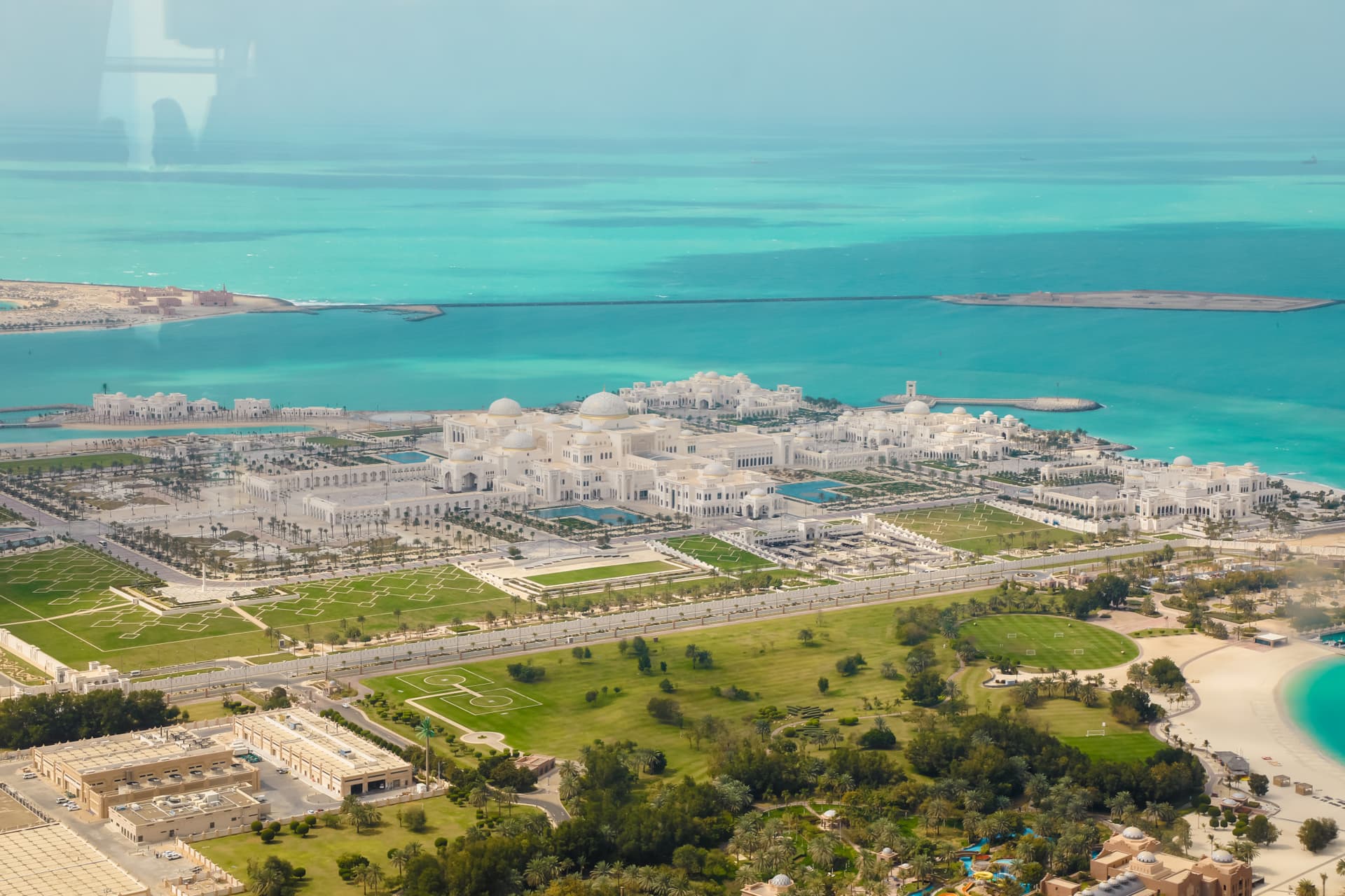 Abu Dhabi Premium City Tour from Dubai: Sheikh Zayed Mosque, Etihad Towers, Qasr Al Watan - სურათი 11
